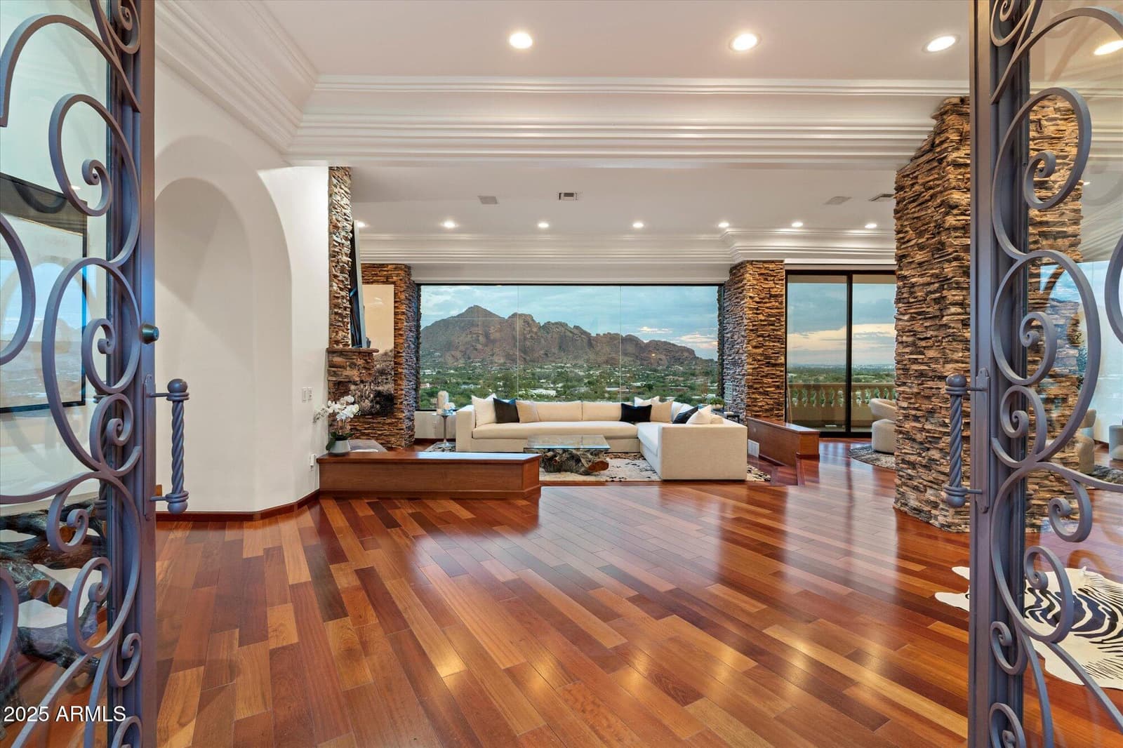 6827 N HIGHLANDS Drive, Paradise Valley, AZ 85253