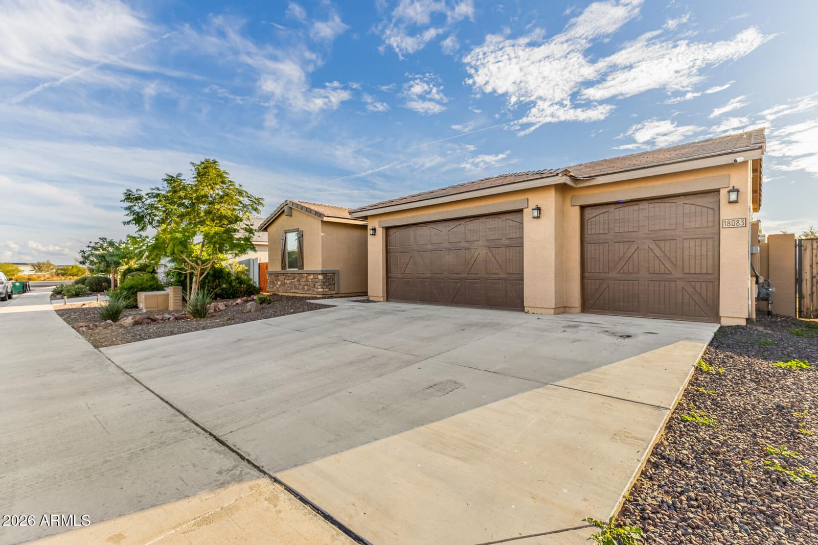 18083 W WOLF Street, Goodyear, AZ 85395 — photo 5 of 43