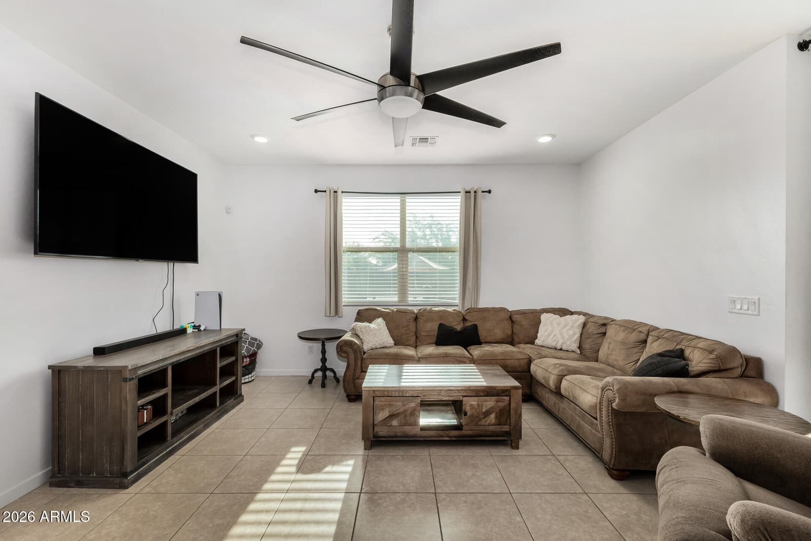18083 W WOLF Street, Goodyear, AZ 85395 — photo 10 of 43