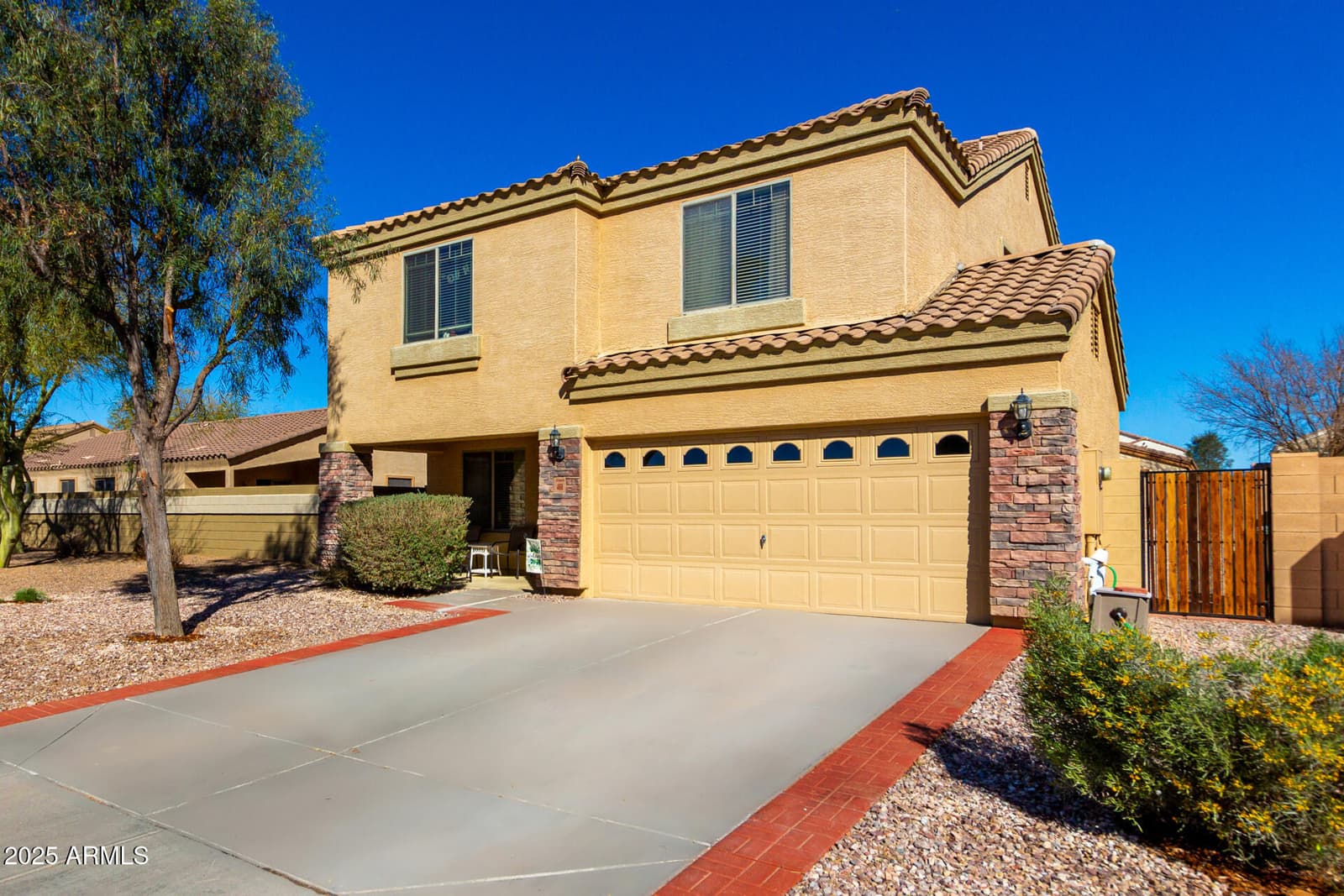 468 E WOLF HOLLOW Drive, Casa Grande, AZ 85122 — photo 10 of 37