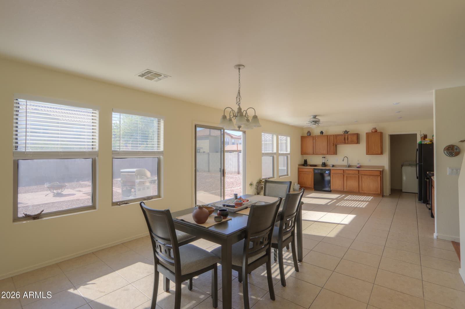 533 W PRICKLY PEAR Drive, Casa Grande, AZ 85122 — photo 10 of 40