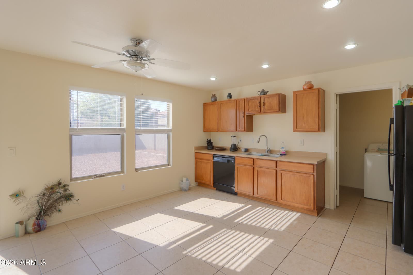 533 W PRICKLY PEAR Drive, Casa Grande, AZ 85122 — photo 13 of 40