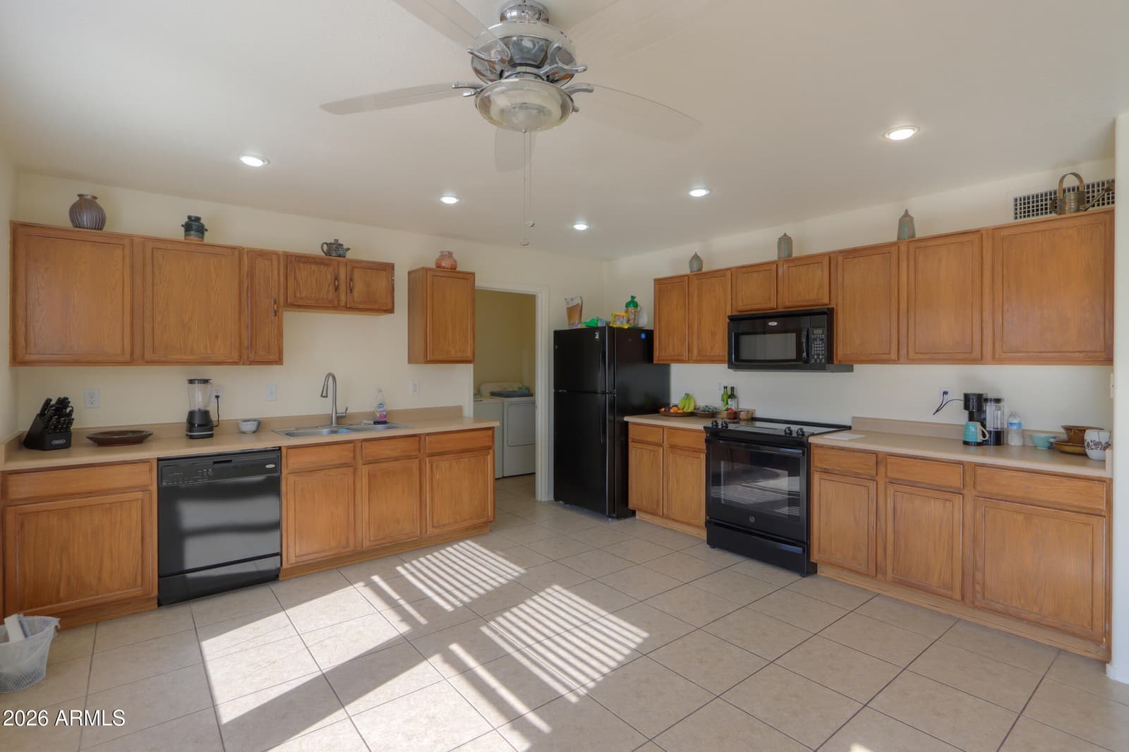 533 W PRICKLY PEAR Drive, Casa Grande, AZ 85122 — photo 14 of 40