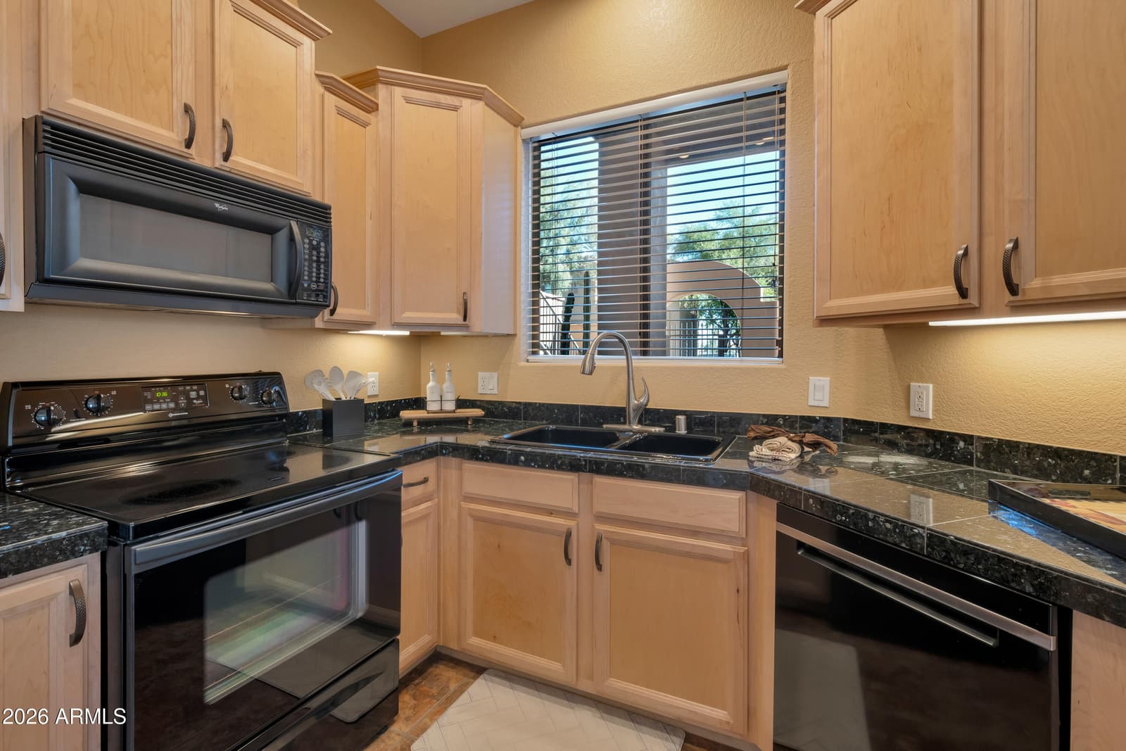 7027 N SCOTTSDALE Road 125, Paradise Valley, AZ 85253 — photo 3 of 26