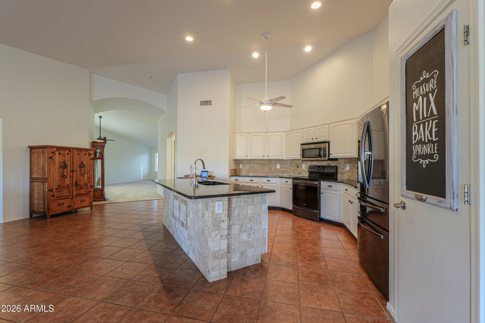 504 E BLACK DIAMOND Drive, Casa Grande, AZ 85122 — photo 16 of 73