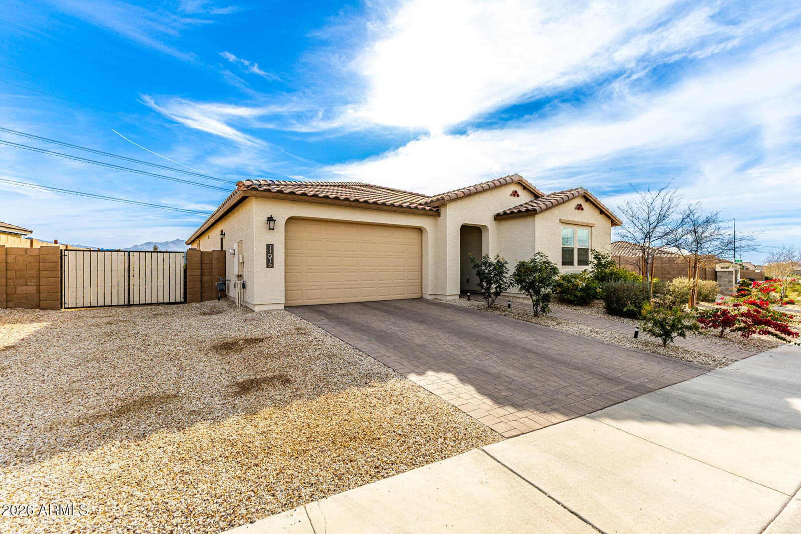 11015 W MOBILE Lane, Tolleson, AZ 85353 — photo 4 of 36