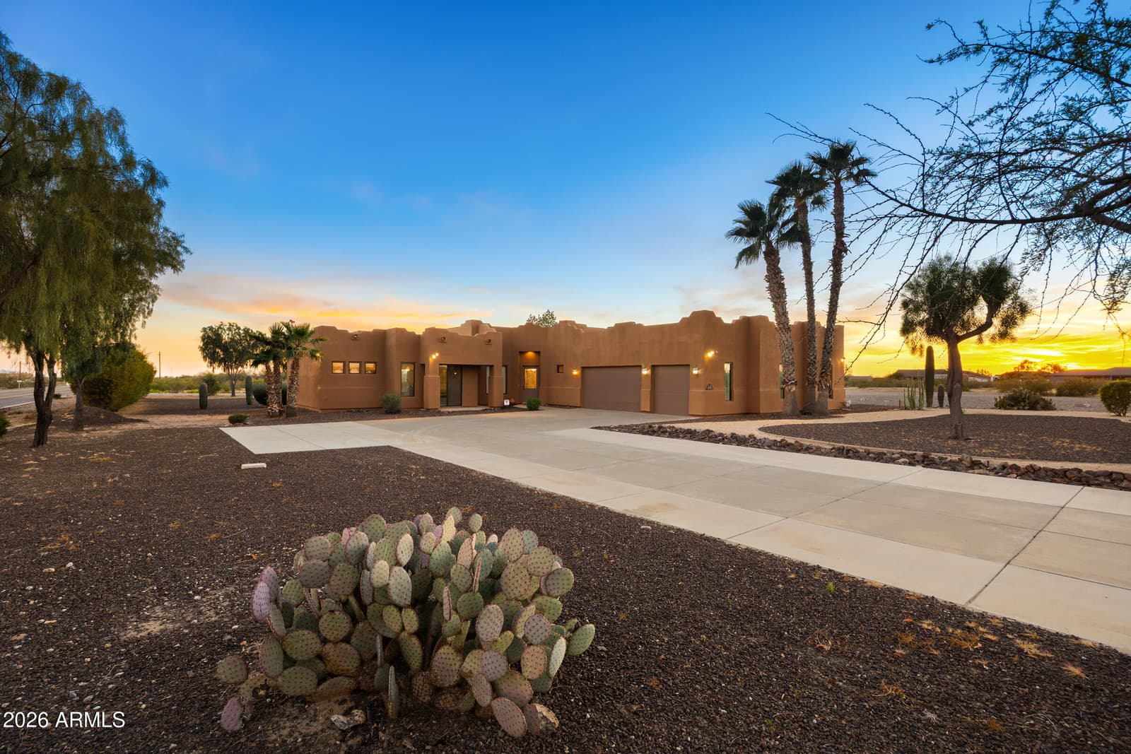 17117 W Dale Lane, Surprise, AZ 85387
