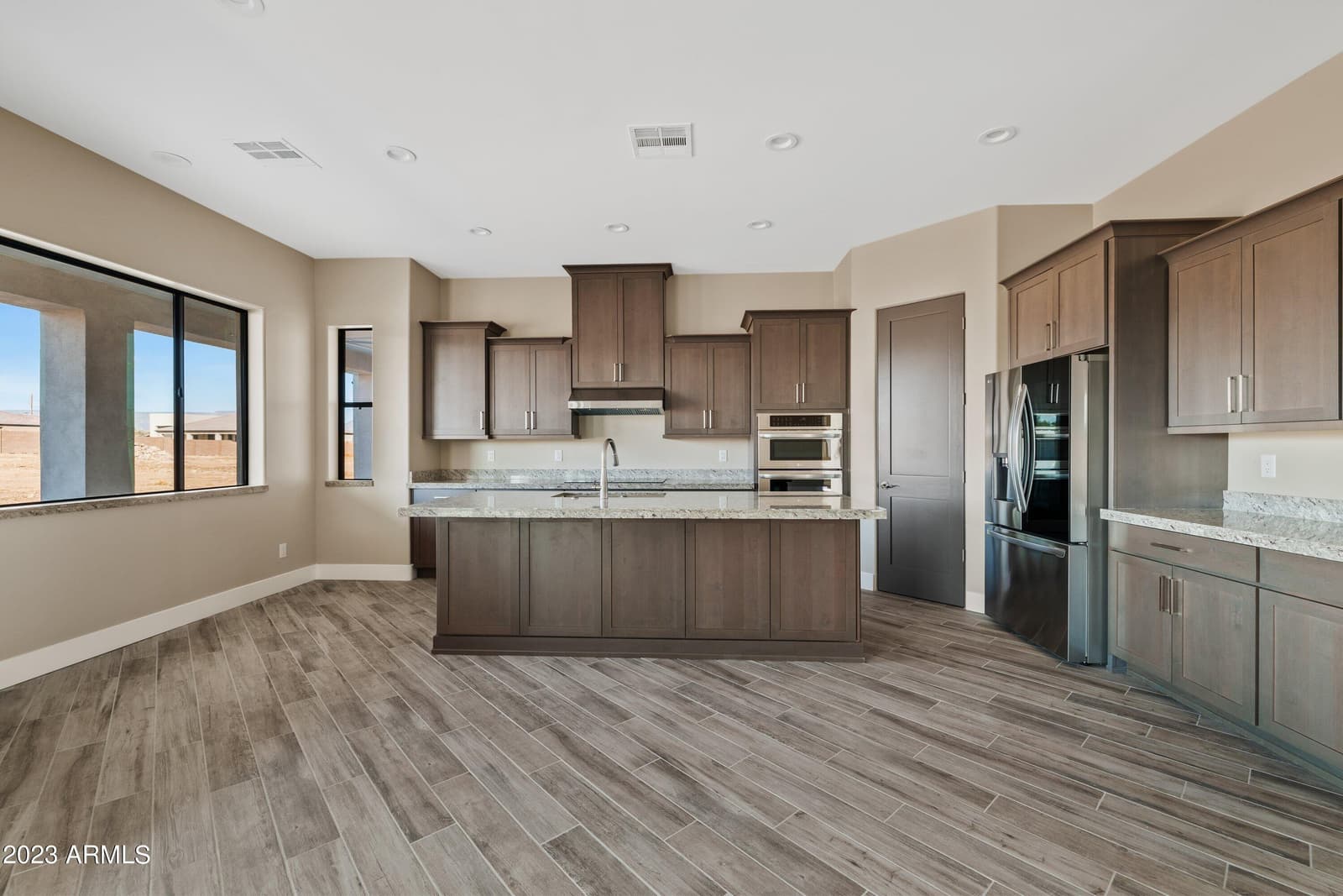 2534 W FERNWOOD Drive, Phoenix, AZ 85086 — photo 6 of 40
