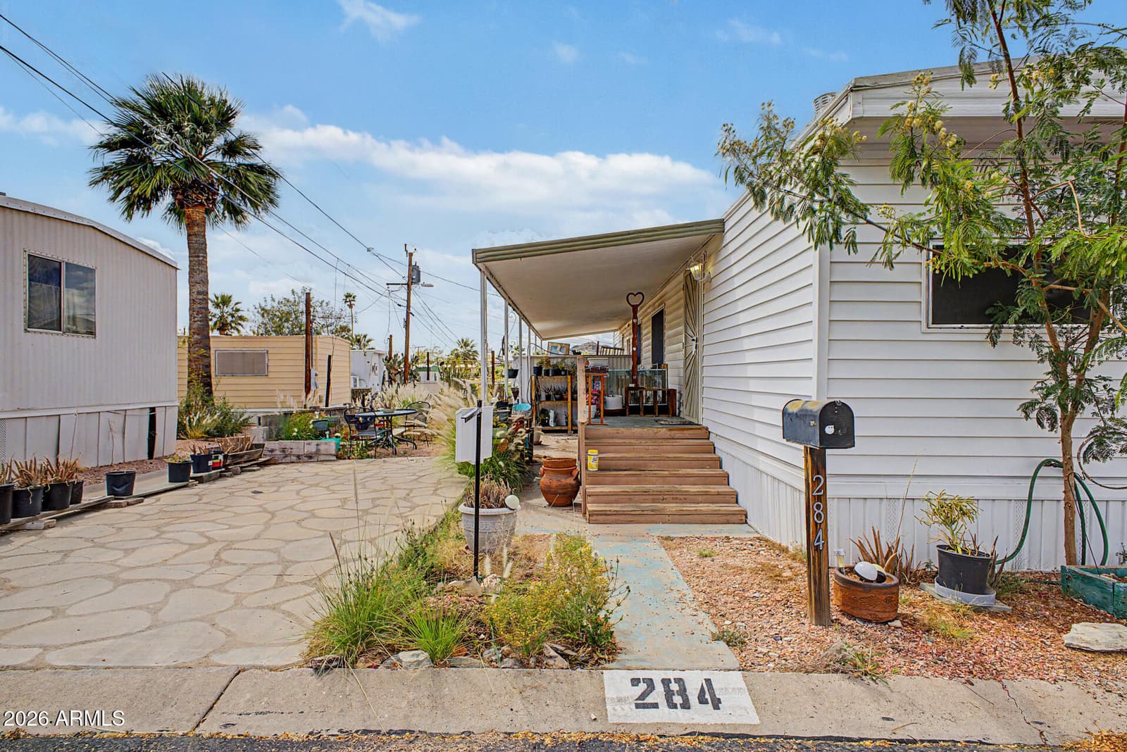 10401 N CAVE CREEK Road 284, Phoenix, AZ 85020 — photo 2 of 27