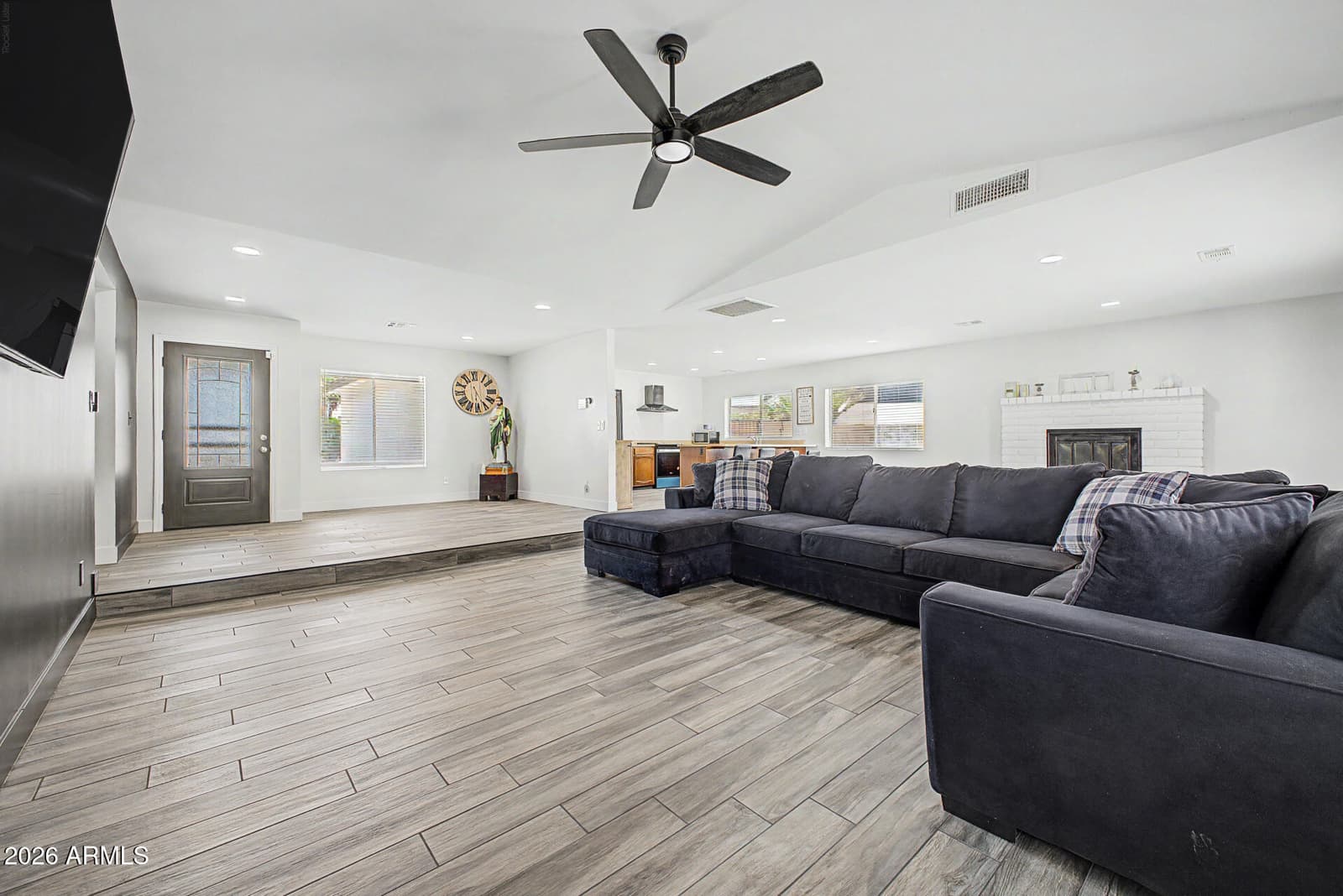 11244 N 58th Drive, Glendale, AZ 85304 — photo 3 of 40