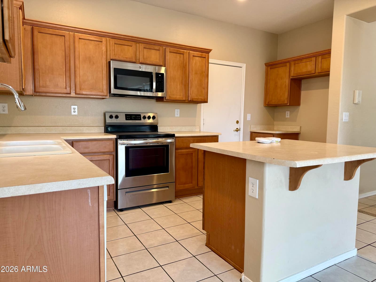 1724 W TWAIN Drive, Anthem, AZ 85086 — photo 6 of 22