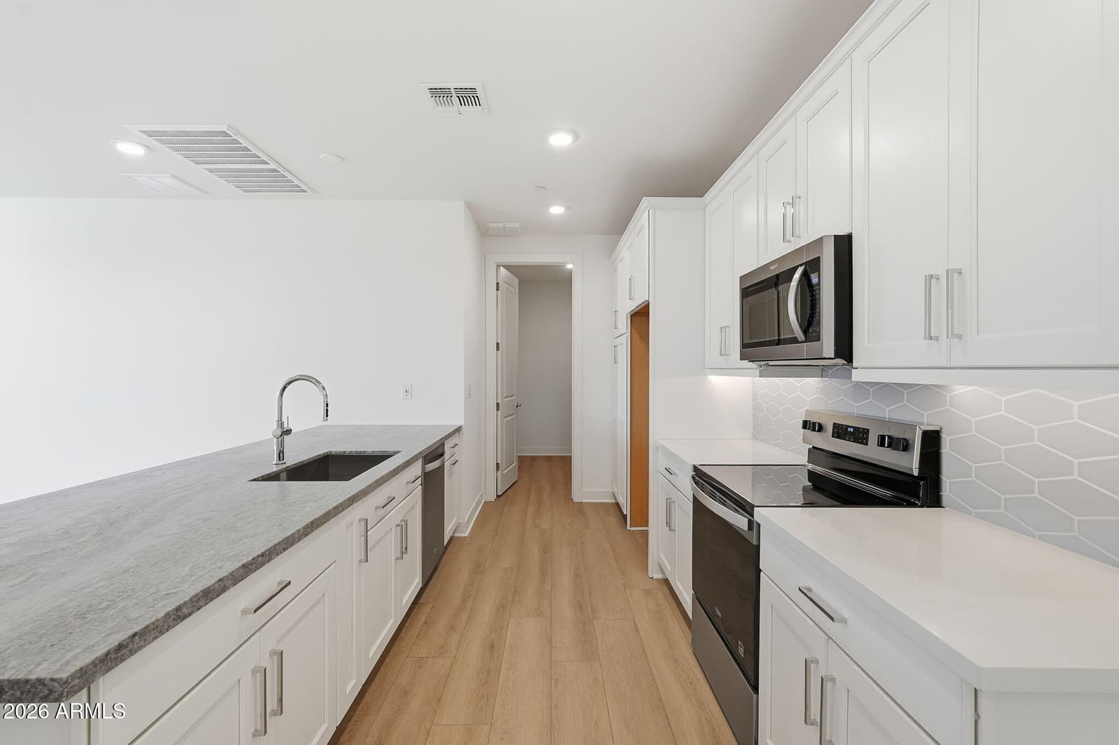 2121 W SONORAN DESERT Drive 75, Phoenix, AZ 85085 — photo 3 of 31