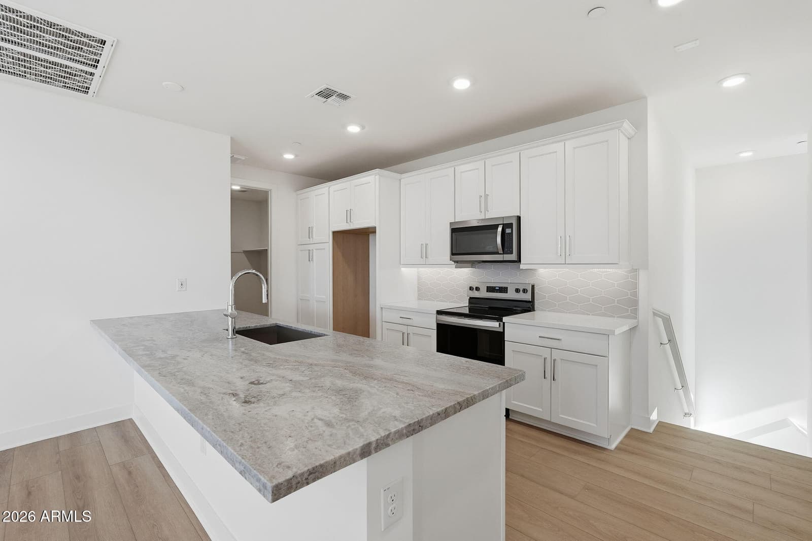 2121 W SONORAN DESERT Drive 75, Phoenix, AZ 85085 — photo 5 of 31