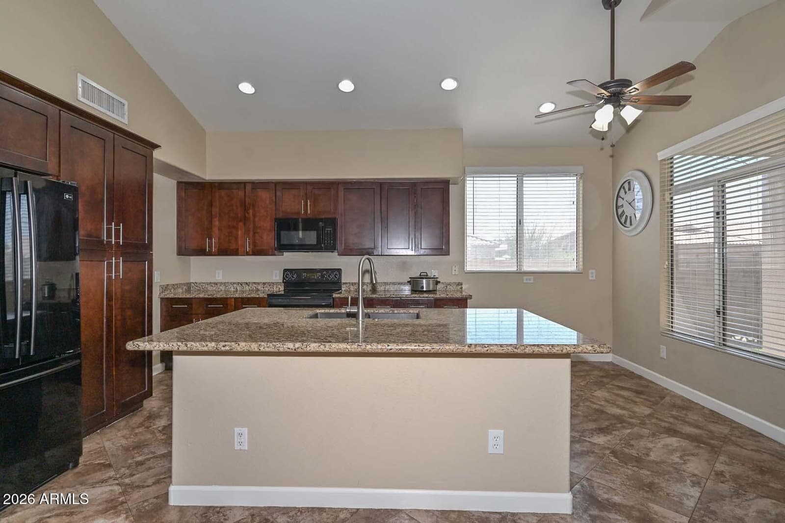 7444 W FOOTHILL Drive, Glendale, AZ 85310 — photo 4 of 46