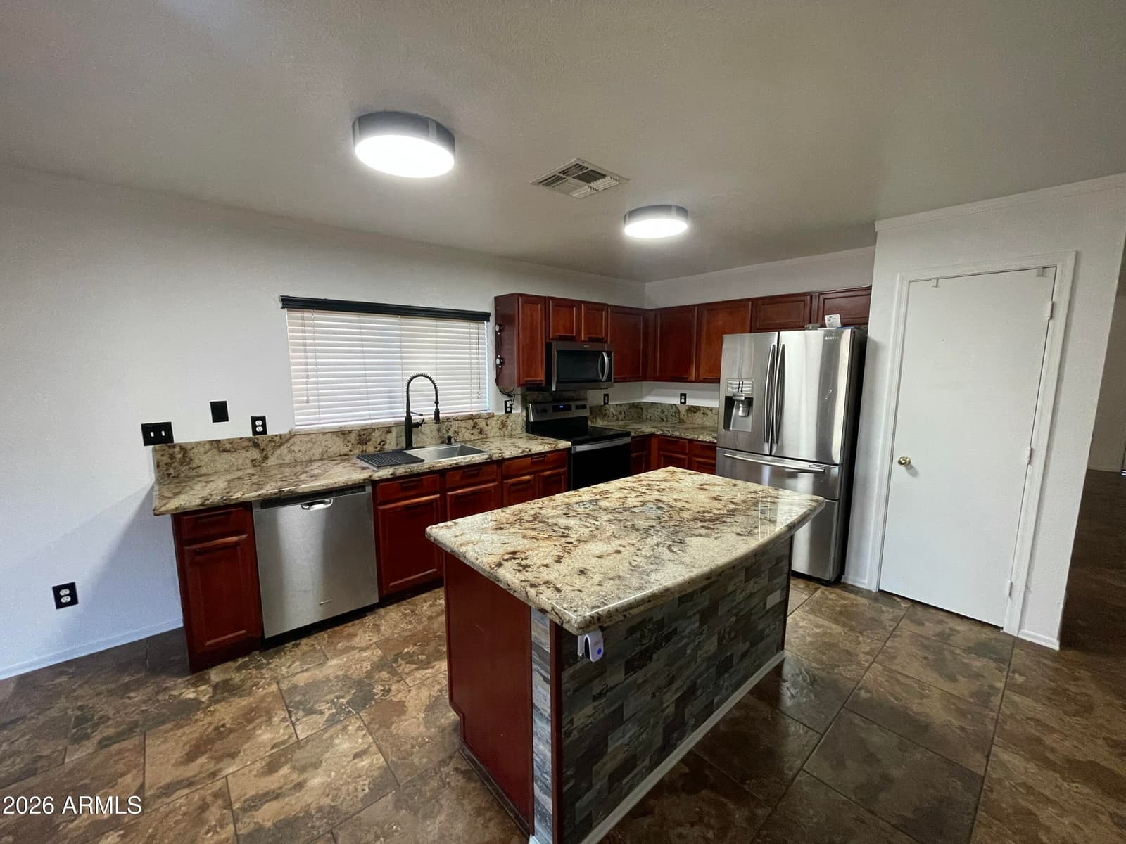 578 W Racine Loop, Casa Grande, AZ 85122 — photo 5 of 19