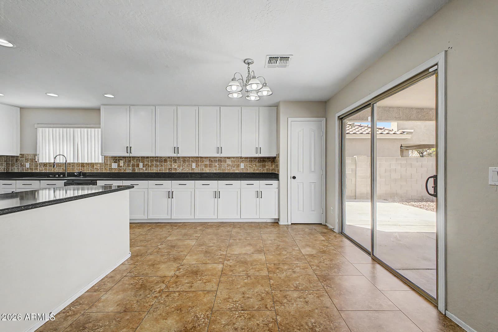 656 W BARRUS Street, Casa Grande, AZ 85122 — photo 9 of 38
