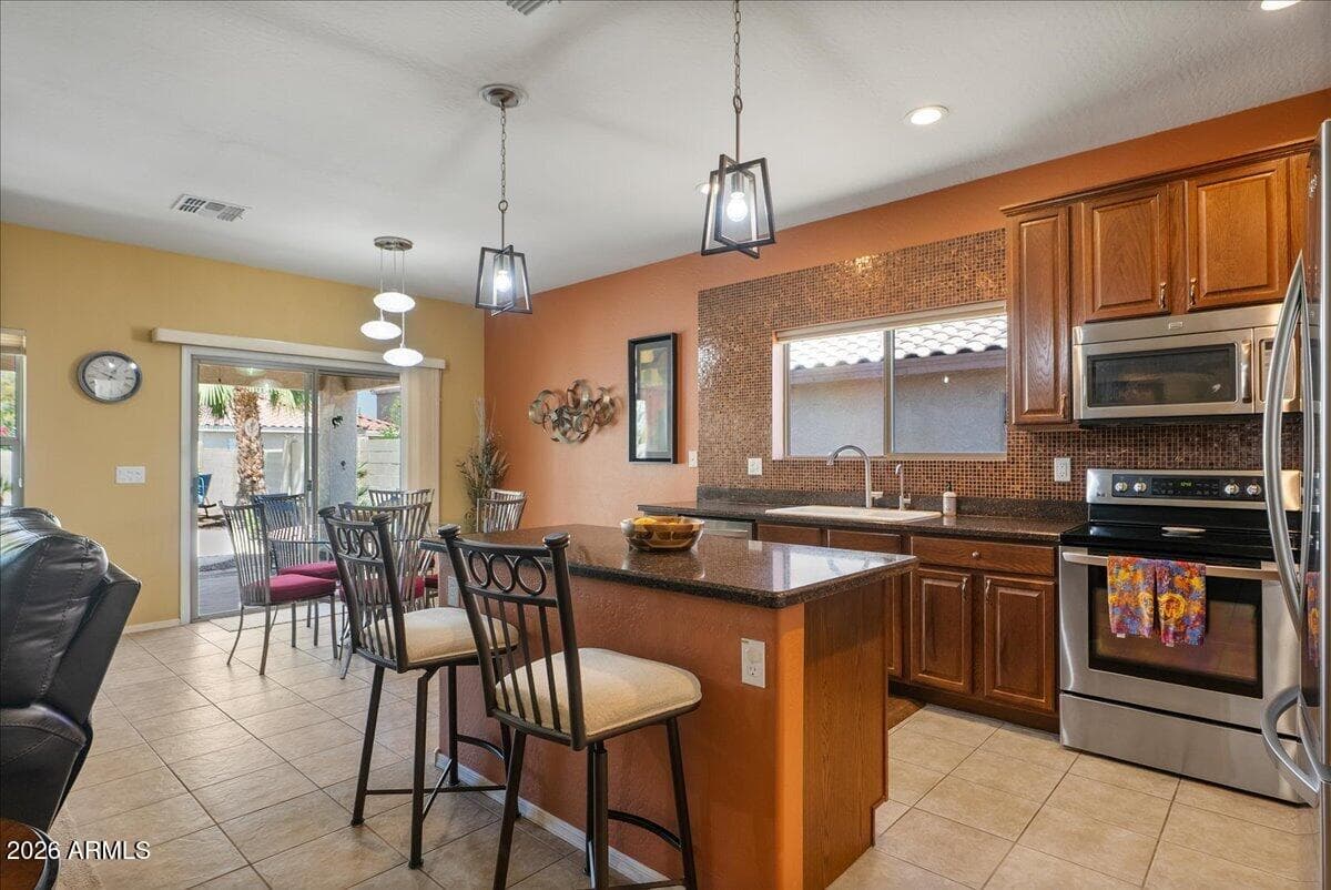 658 W Silver Reef Court, Casa Grande, AZ 85122 — photo 11 of 47