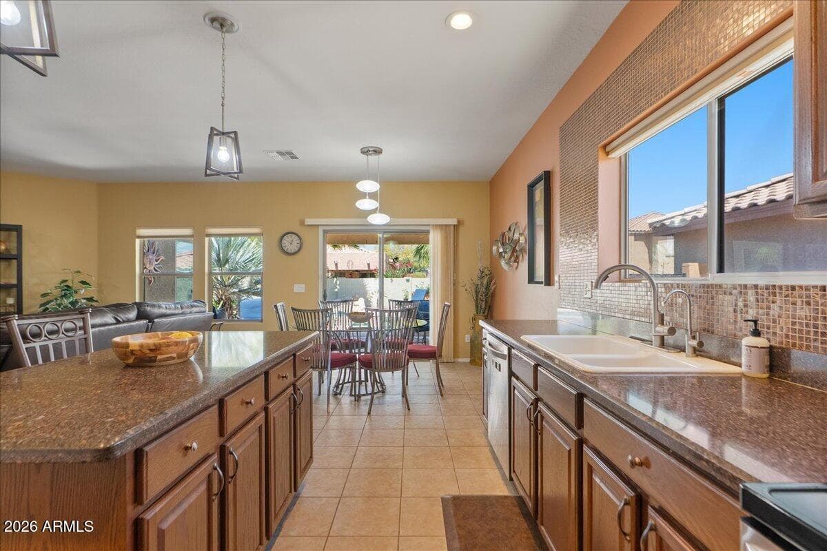 658 W Silver Reef Court, Casa Grande, AZ 85122 — photo 14 of 47