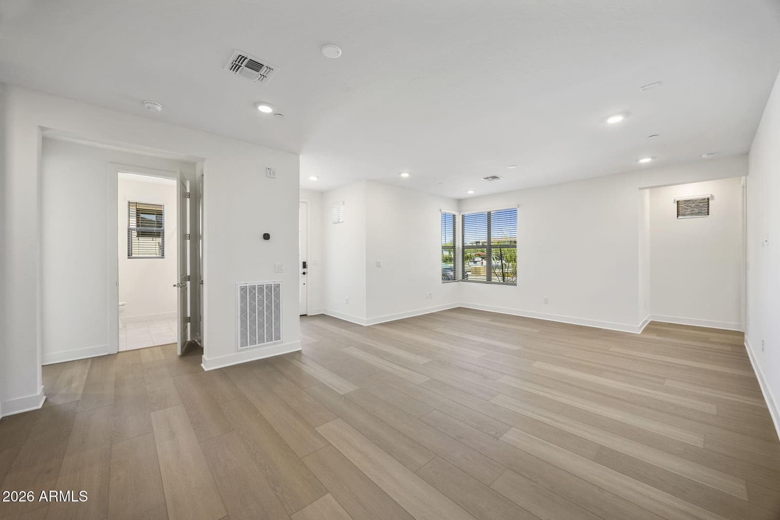 2121 W SONORAN DESERT Drive 123, Phoenix, AZ 85085 — photo 19 of 40