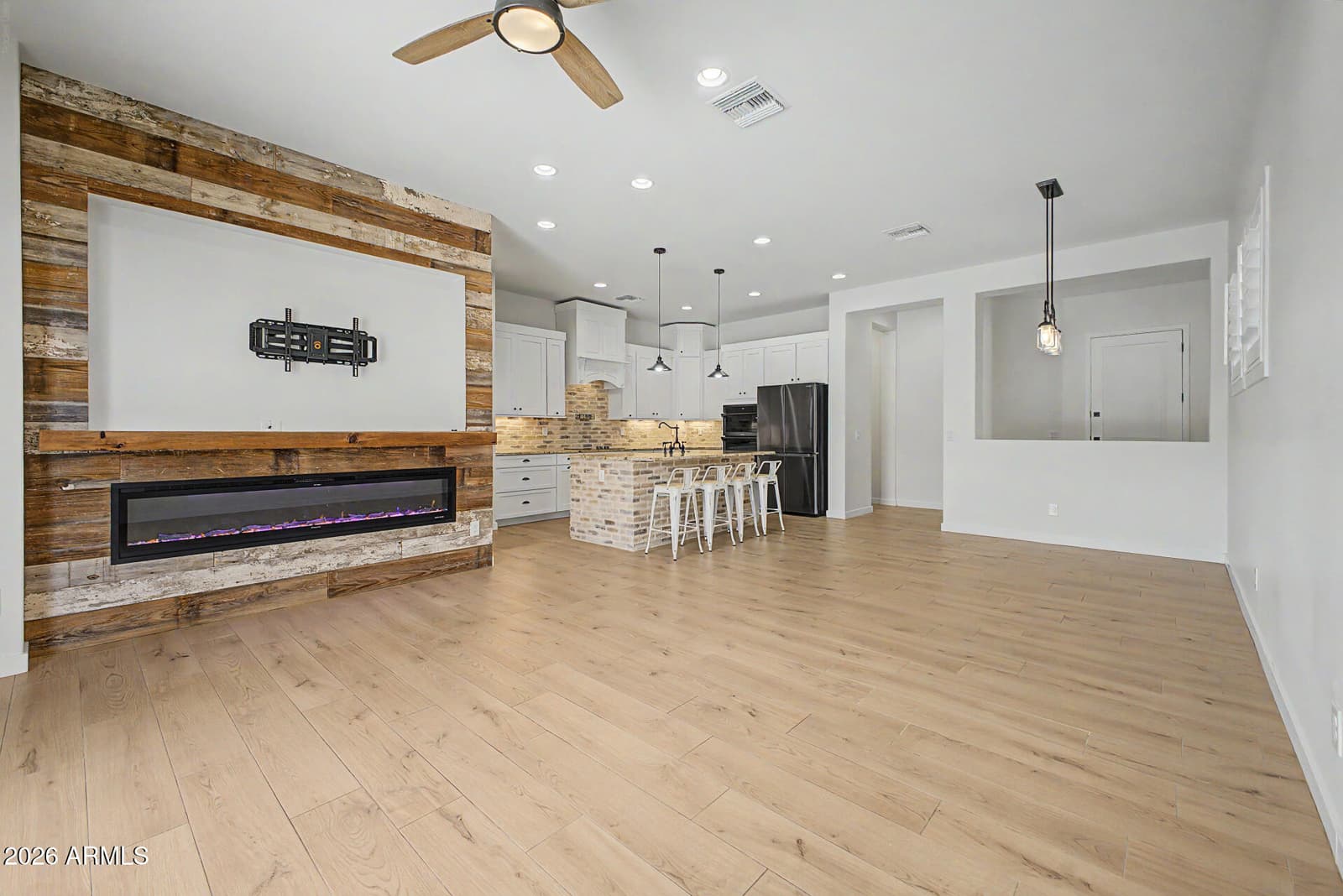3233 W HORIZON Drive, Phoenix, AZ 85086 — photo 11 of 49