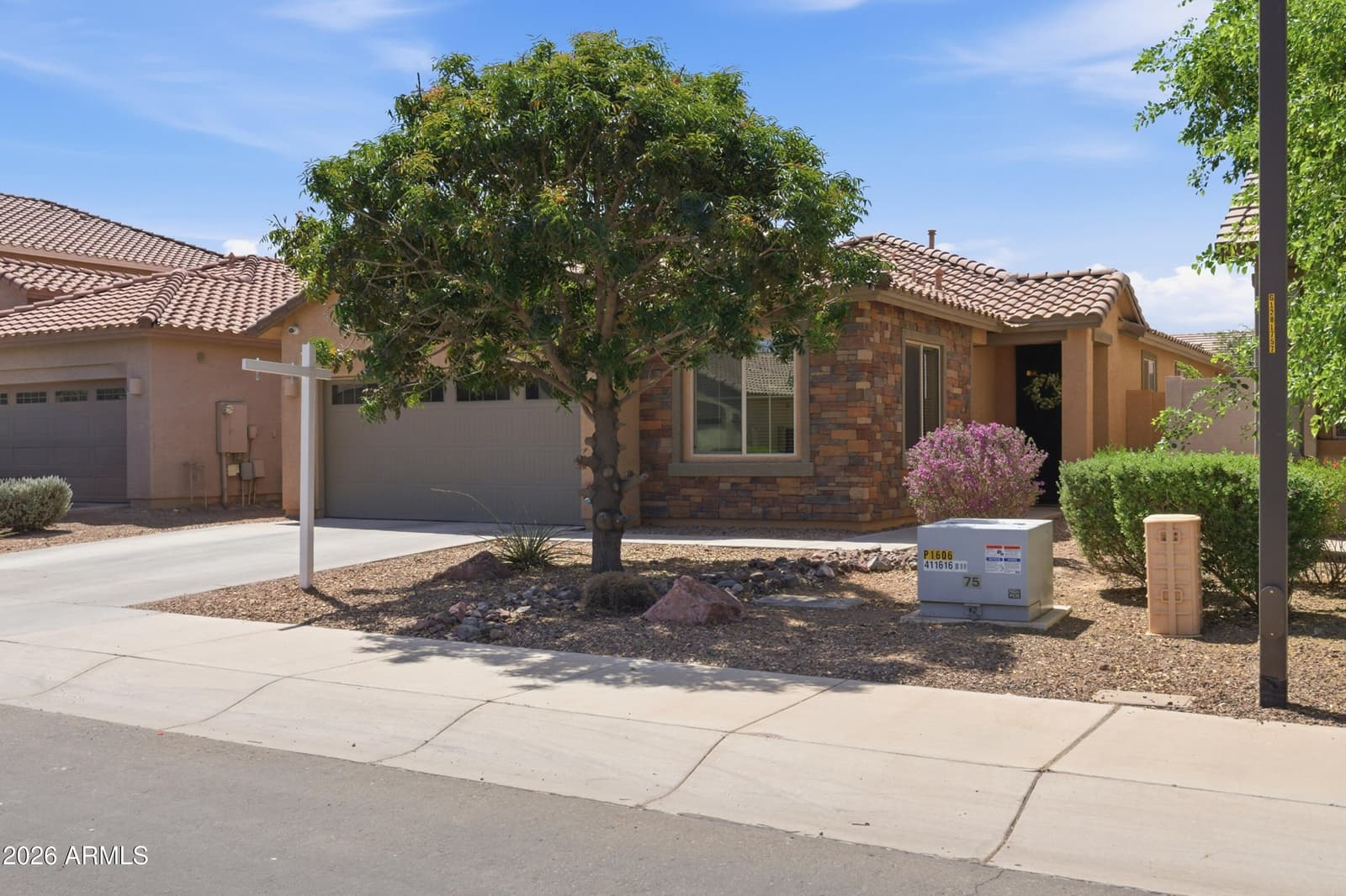 3925 E NARROWLEAF Drive, Gilbert, AZ 85298 — photo 8 of 75