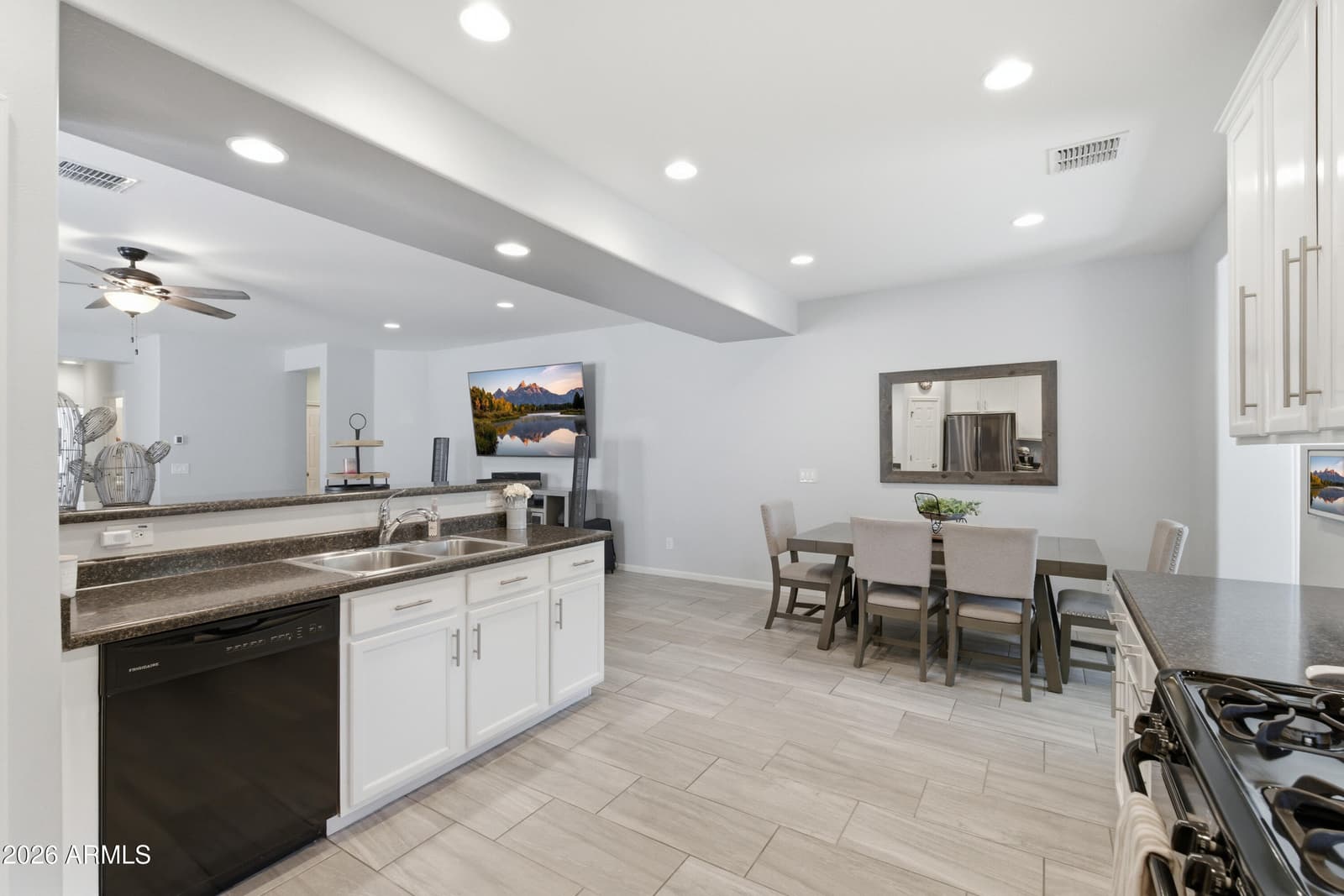 3925 E NARROWLEAF Drive, Gilbert, AZ 85298 — photo 15 of 75