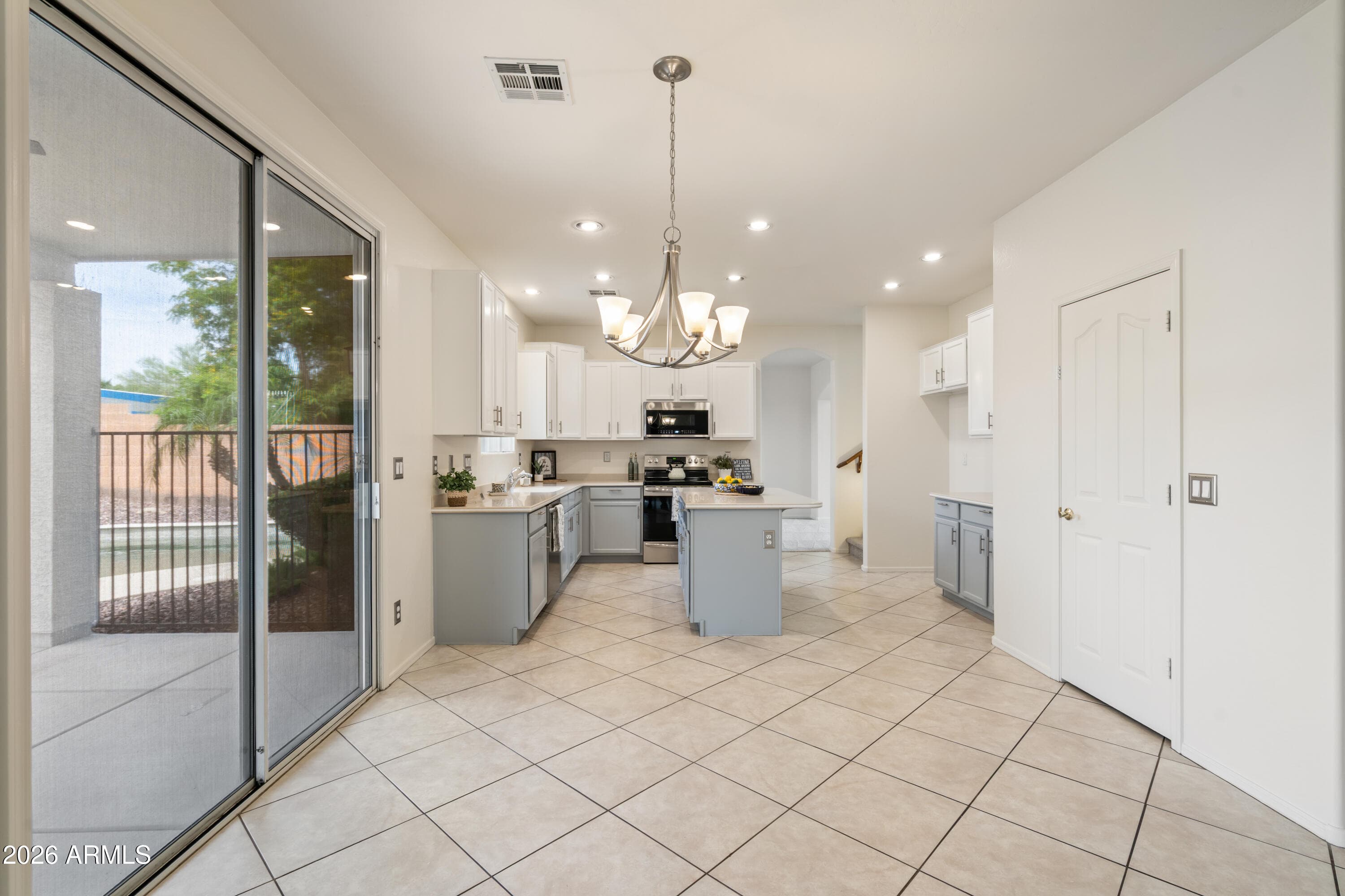 7178 W HONEYSUCKLE Drive W, Peoria, AZ 85383 — photo 16 of 64