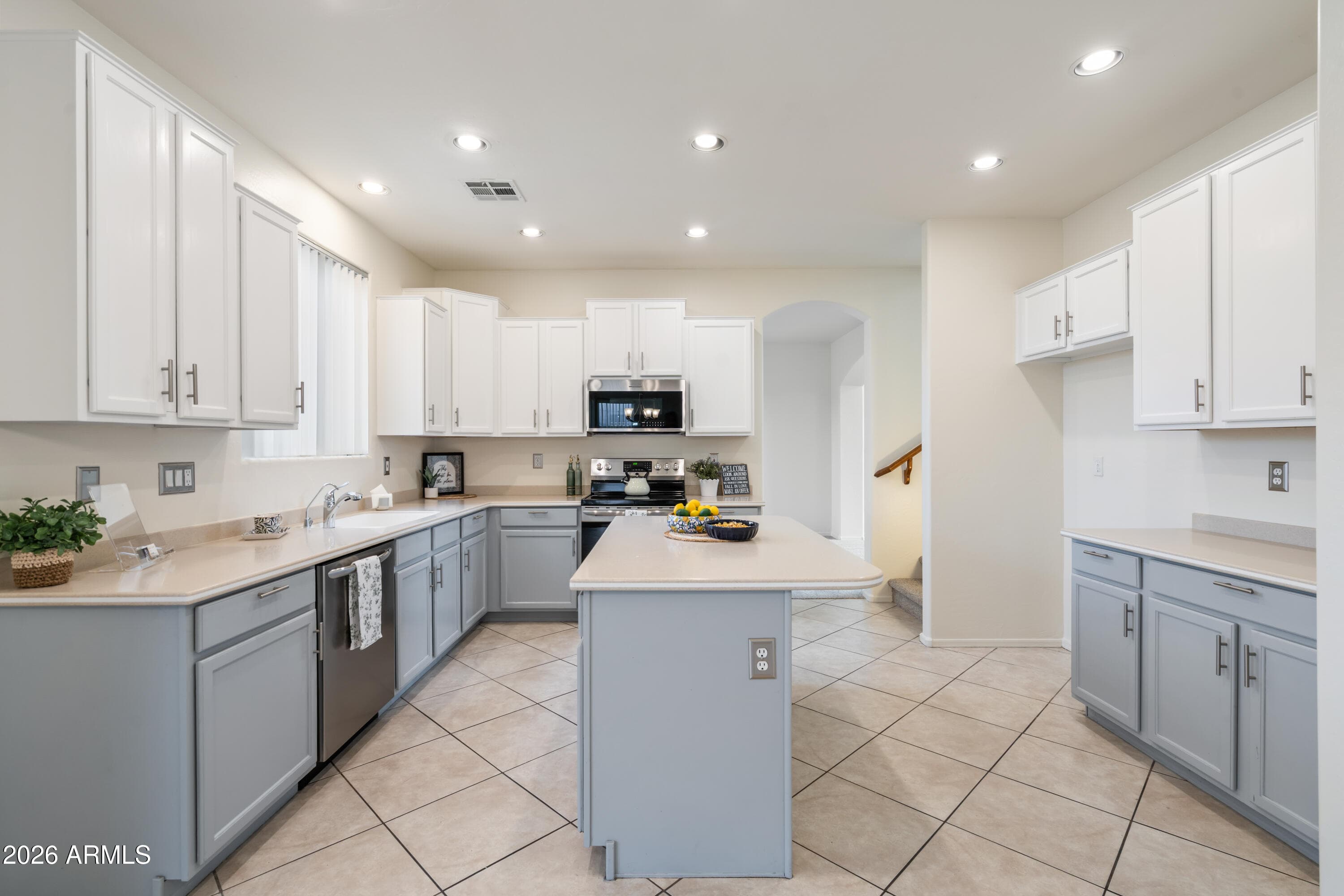 7178 W HONEYSUCKLE Drive W, Peoria, AZ 85383 — photo 18 of 64
