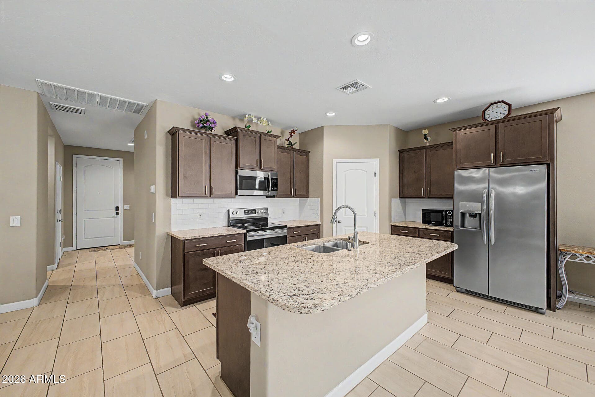 10736 W BRONCO Trail, Peoria, AZ 85383 — photo 12 of 44