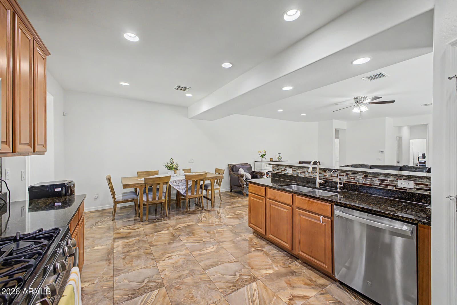 854 E TEKOA Avenue, Gilbert, AZ 85298 — photo 8 of 33