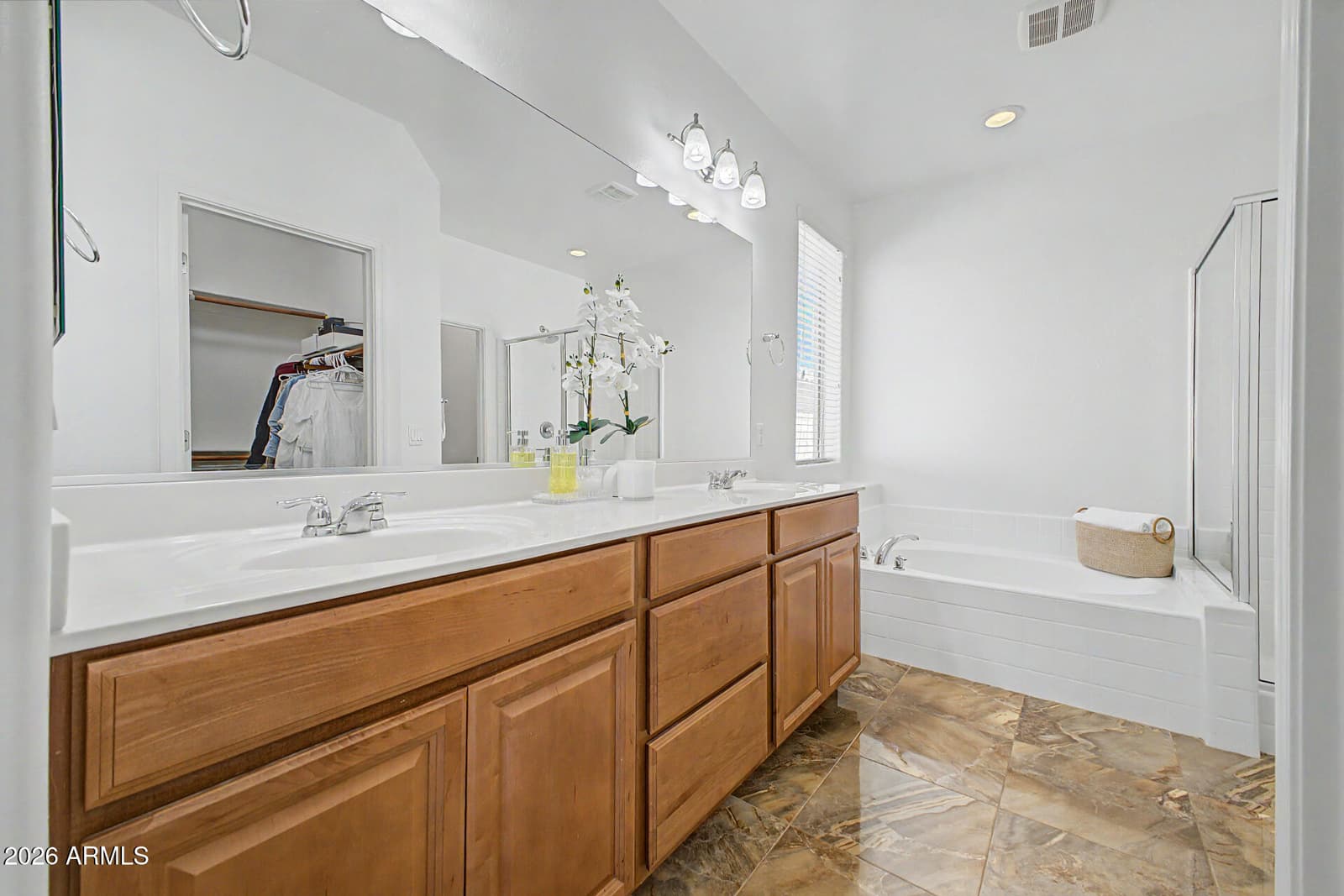 854 E TEKOA Avenue, Gilbert, AZ 85298 — photo 11 of 33