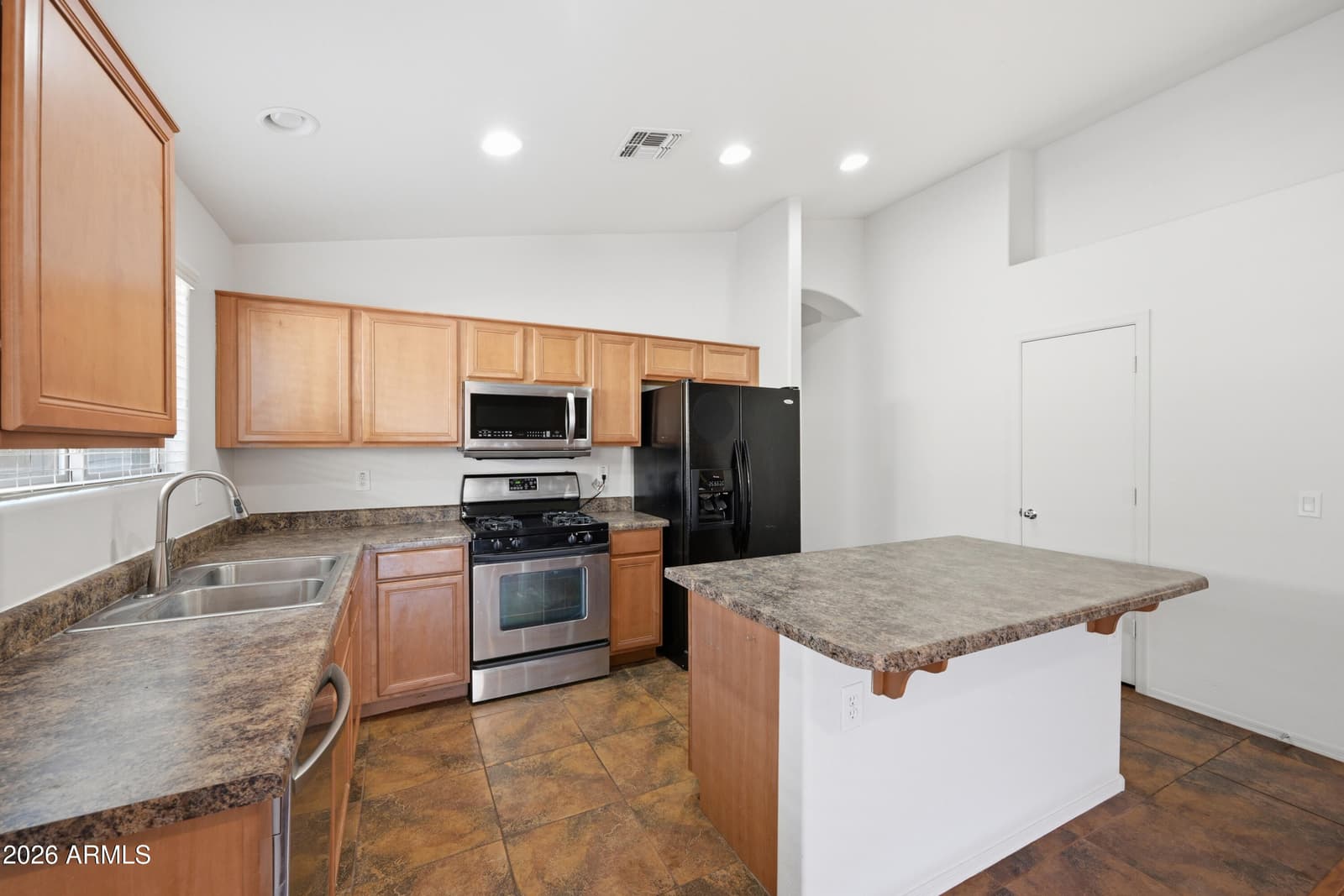 45498 W SKY Lane, Maricopa, AZ 85139 — photo 9 of 35