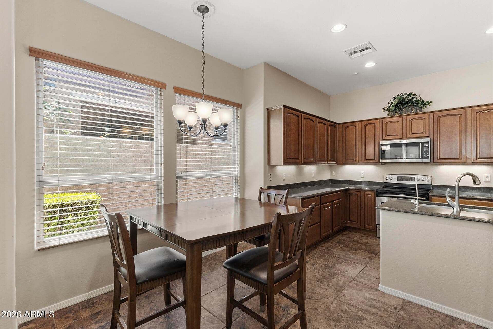 13047 W PLUM Road, Peoria, AZ 85383 — photo 10 of 62