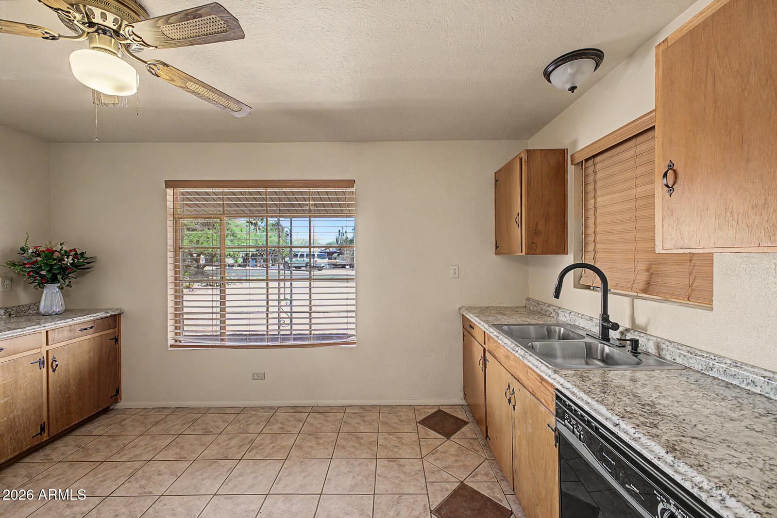924 E GRANADA Avenue, Apache Junction, AZ 85119 — photo 5 of 21