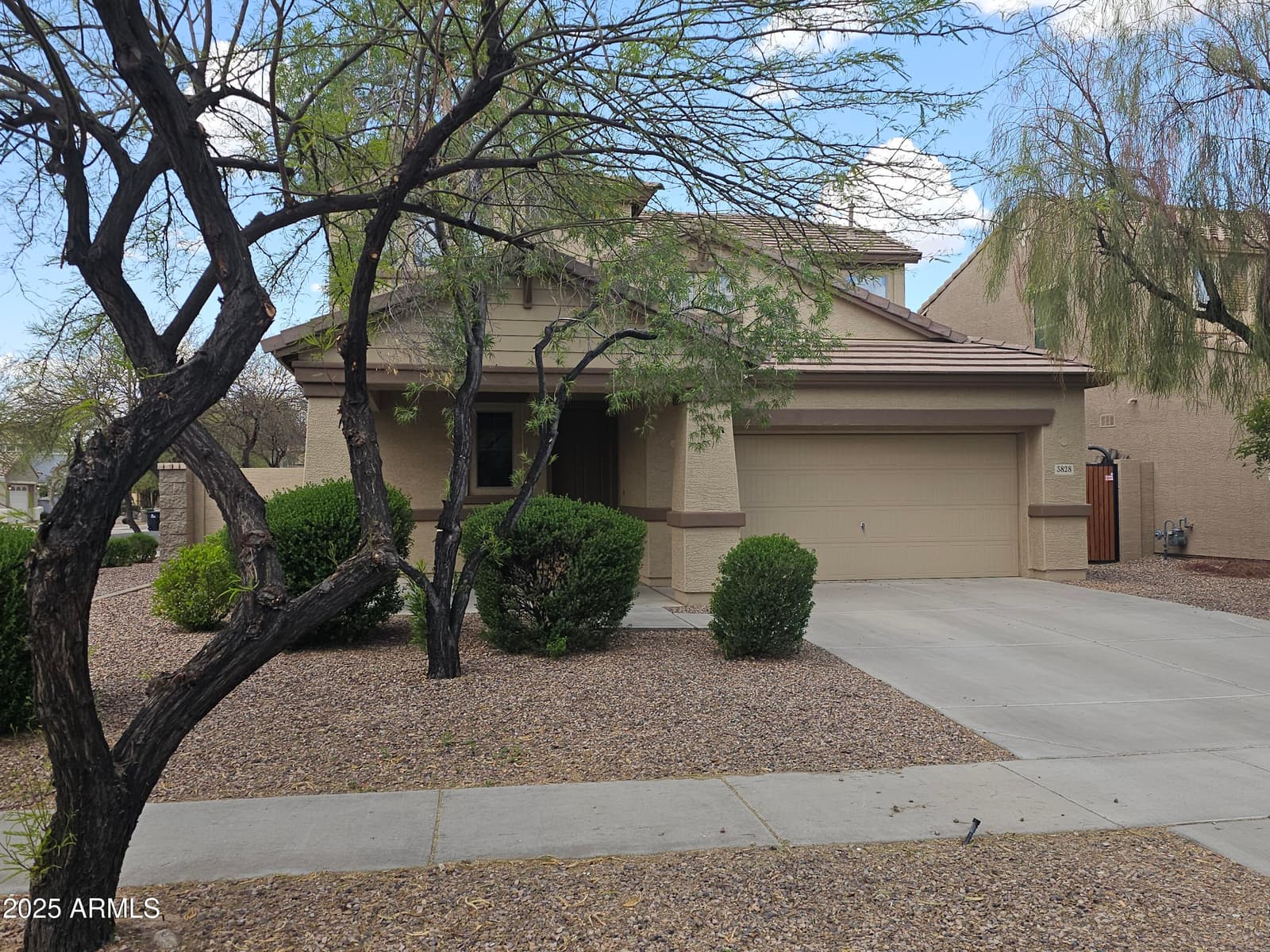 3828 S VINEYARD Avenue, Gilbert, AZ 85297 — photo 1 of 22