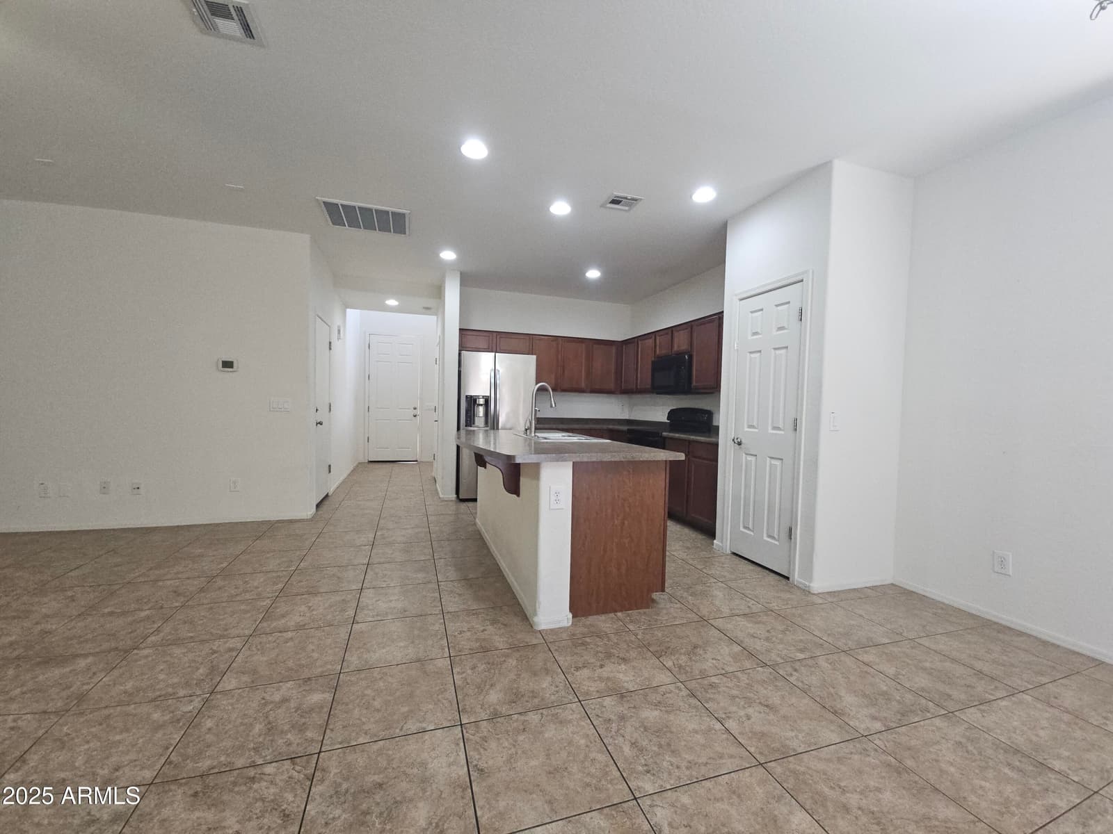 3828 S VINEYARD Avenue, Gilbert, AZ 85297 — photo 3 of 22