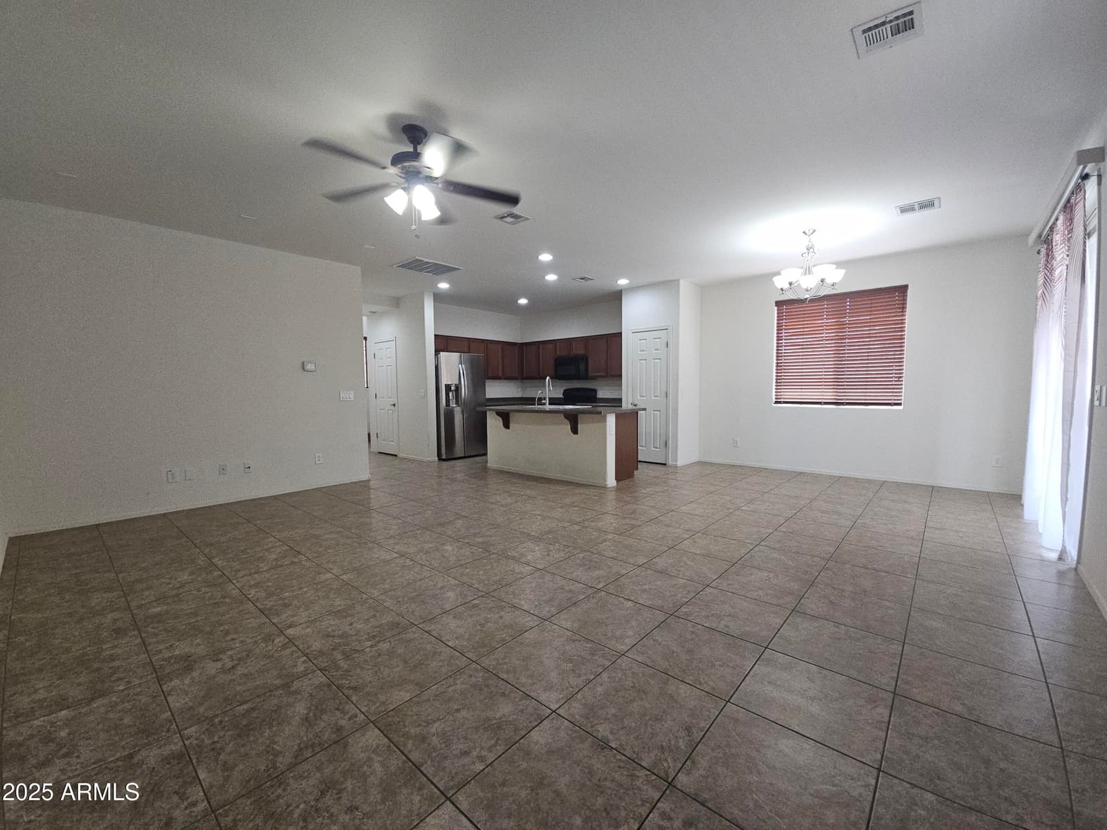 3828 S VINEYARD Avenue, Gilbert, AZ 85297 — photo 5 of 22