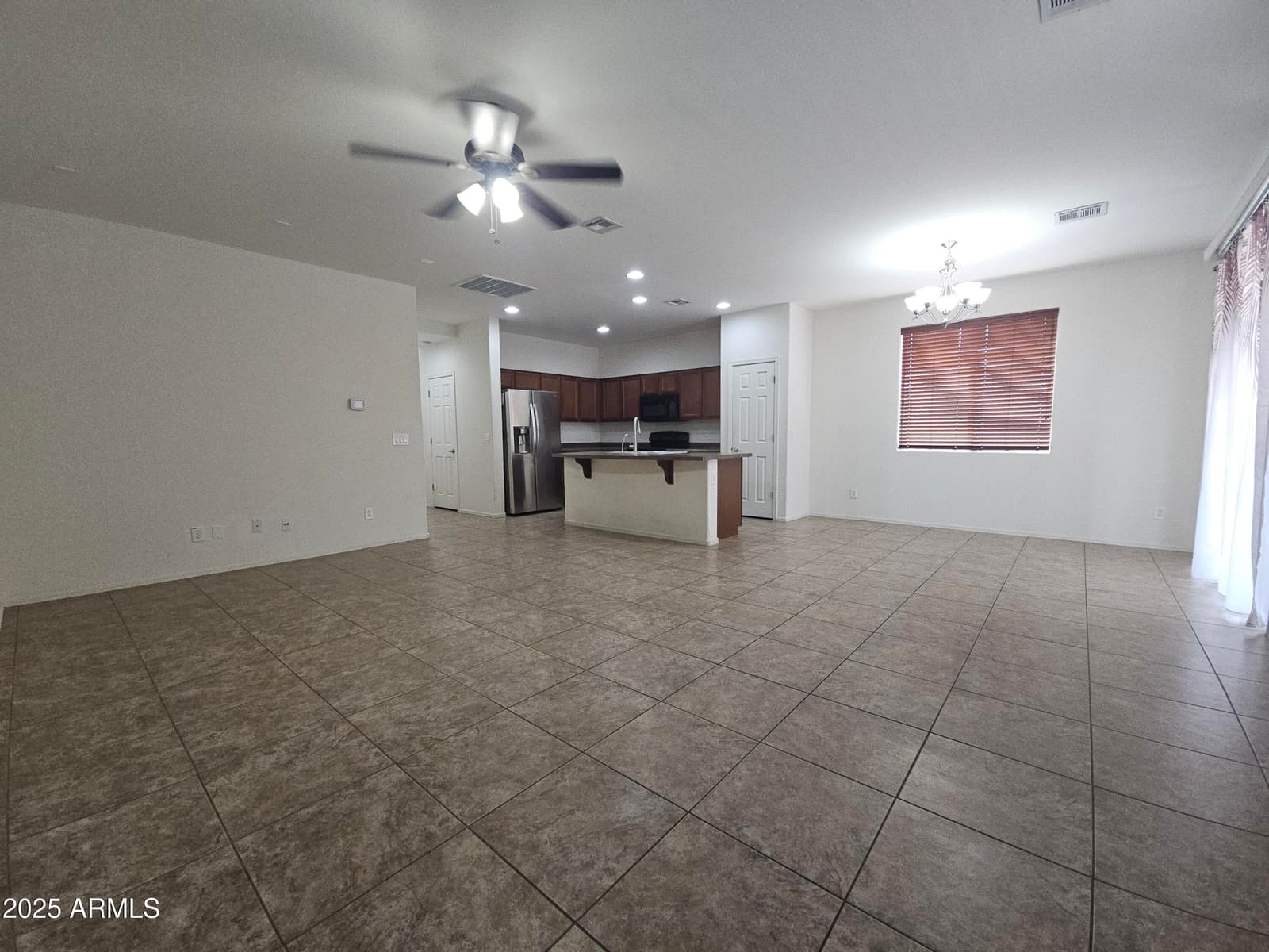 3828 S VINEYARD Avenue, Gilbert, AZ 85297 — photo 8 of 22