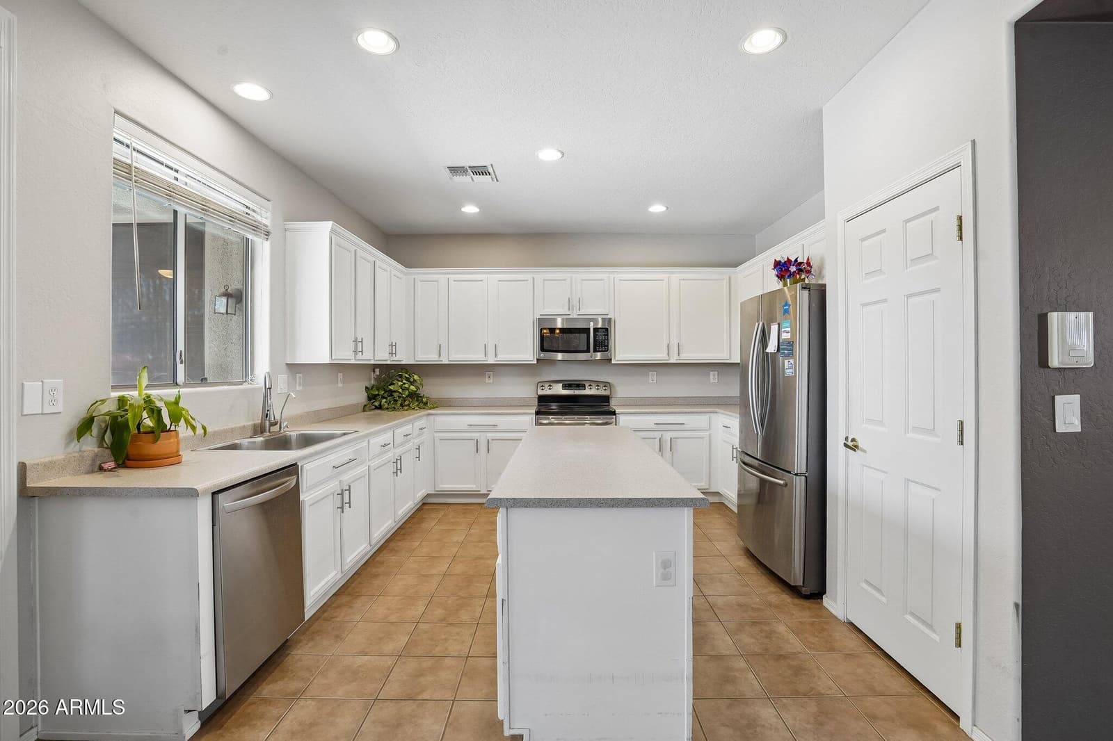 40428 N HIGH NOON Way, Phoenix, AZ 85086 — photo 10 of 37