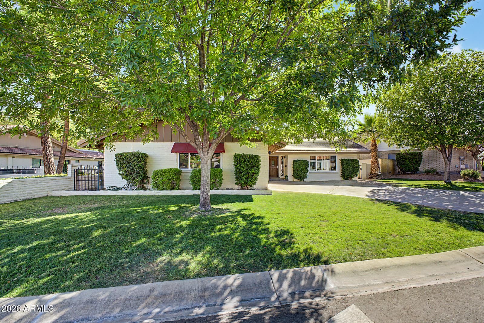 1221 E STEAMBOAT BEND Drive, Tempe, AZ 85283 — photo 2 of 55