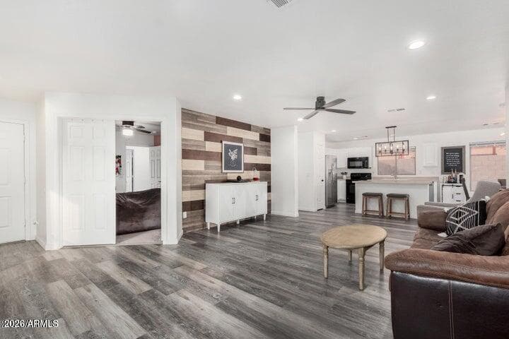 11843 W CAMBRIDGE Avenue, Avondale, AZ 85392 — photo 9 of 28