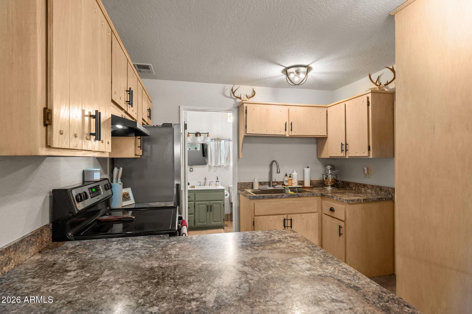 601 Whipple Court, Wickenburg, AZ 85390 — photo 4 of 30