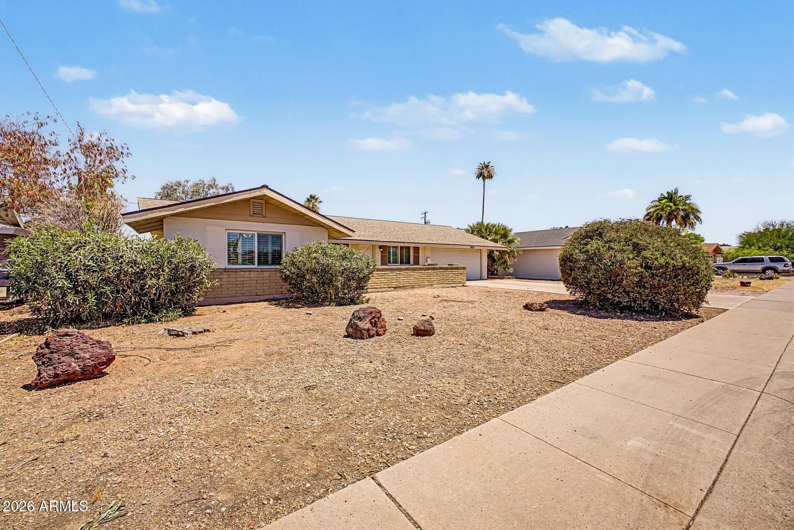 1000 E LOYOLA Drive, Tempe, AZ 85282 — photo 3 of 32