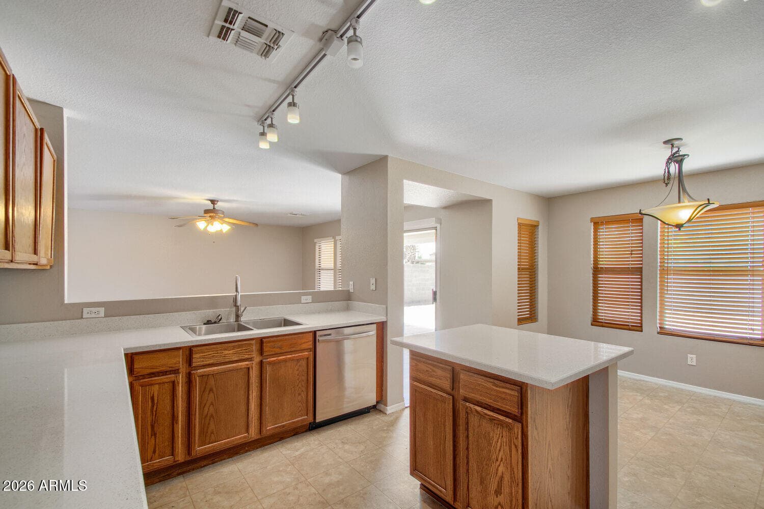 517 W PALO VERDE Street, Casa Grande, AZ 85122 — photo 11 of 21