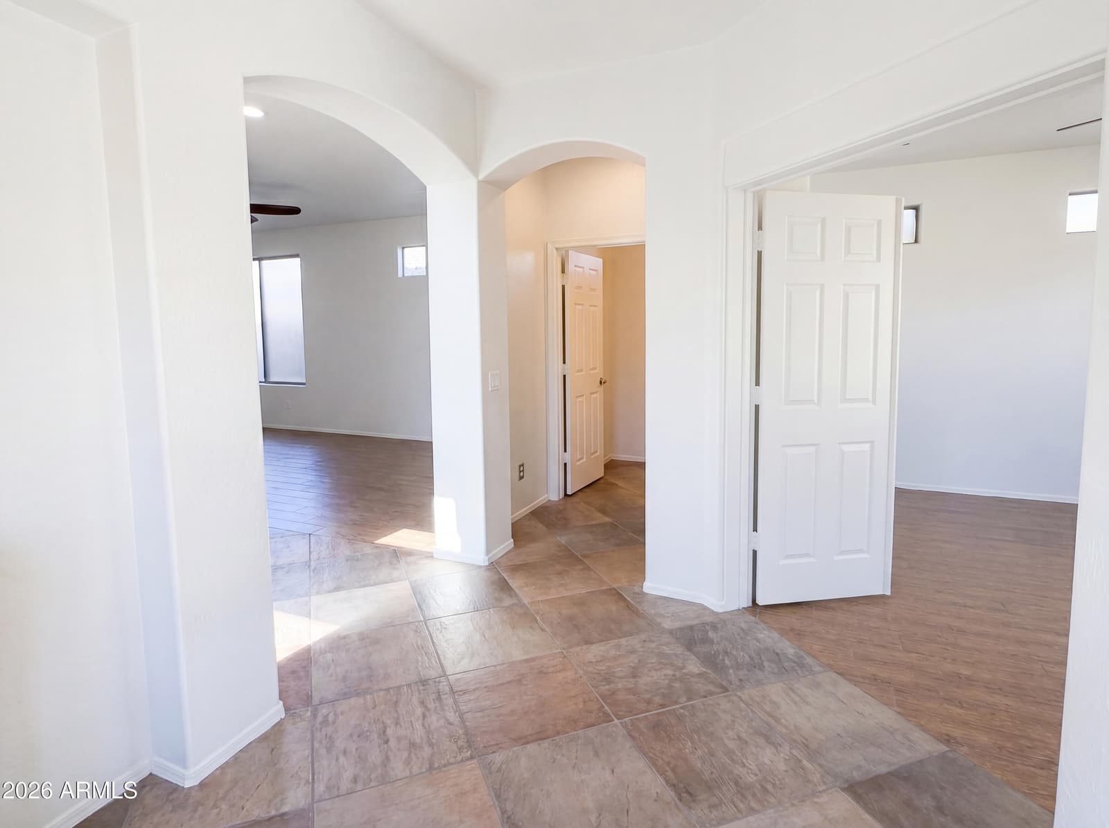 2513 W FLORENTINE Road, Phoenix, AZ 85086 — photo 6 of 38