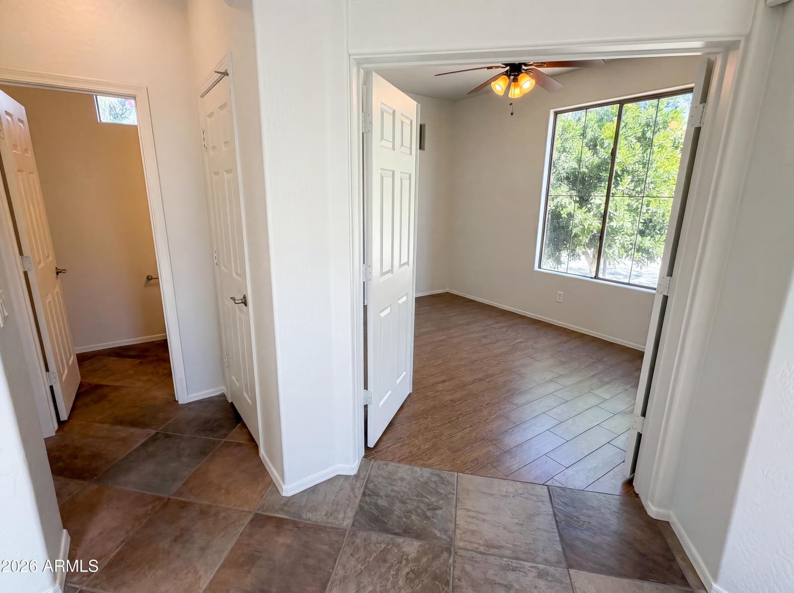 2513 W FLORENTINE Road, Phoenix, AZ 85086 — photo 7 of 38