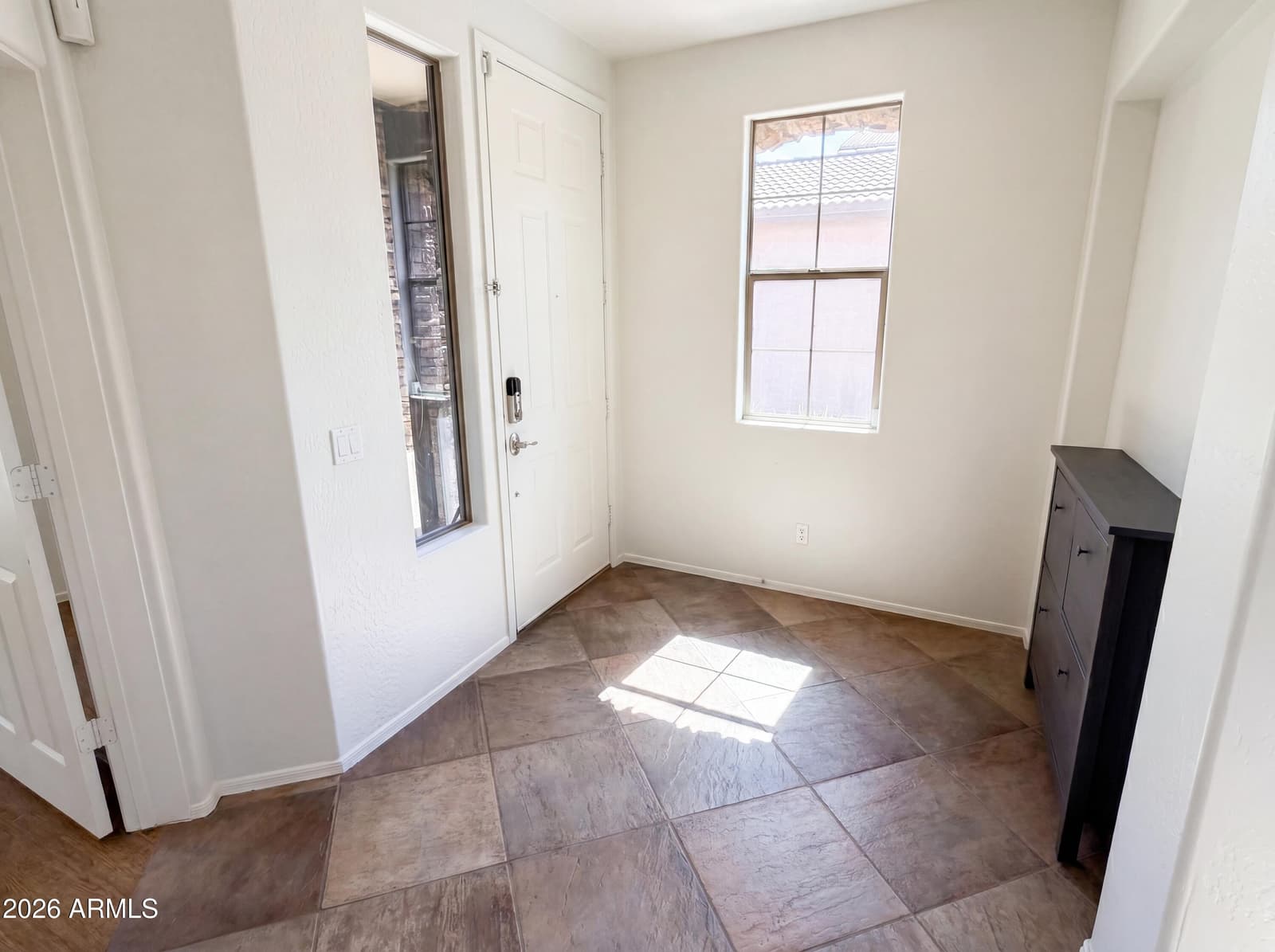 2513 W FLORENTINE Road, Phoenix, AZ 85086 — photo 8 of 38