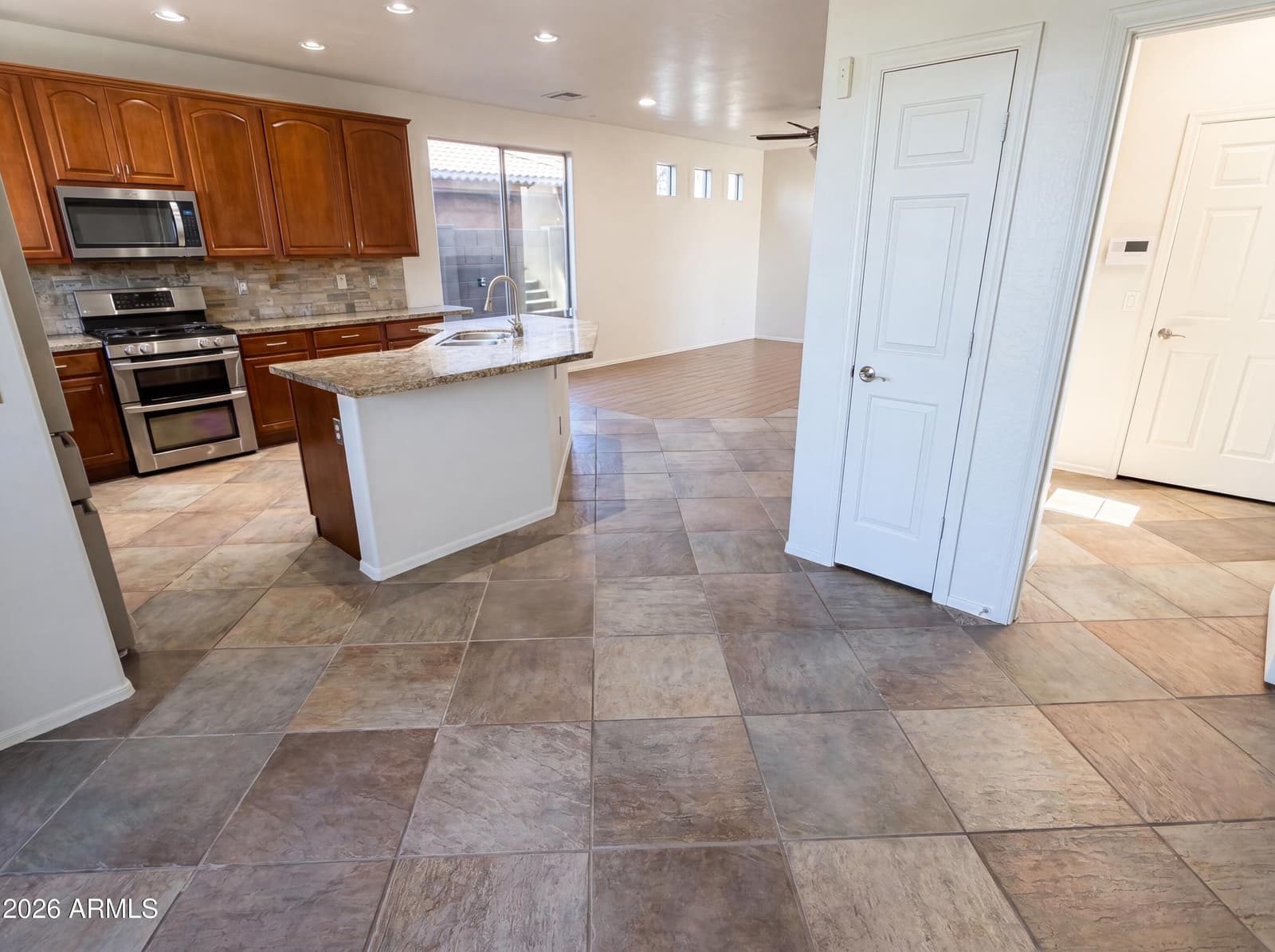 2513 W FLORENTINE Road, Phoenix, AZ 85086 — photo 14 of 38