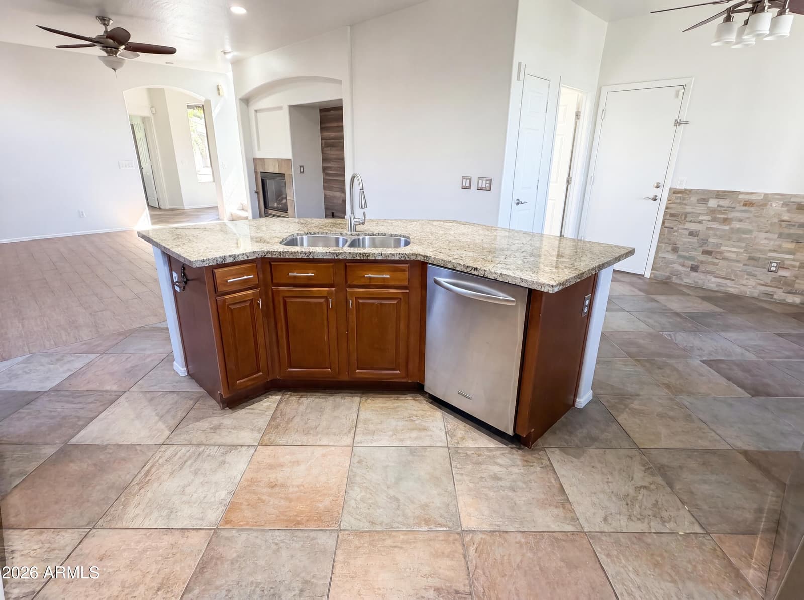 2513 W FLORENTINE Road, Phoenix, AZ 85086 — photo 16 of 38