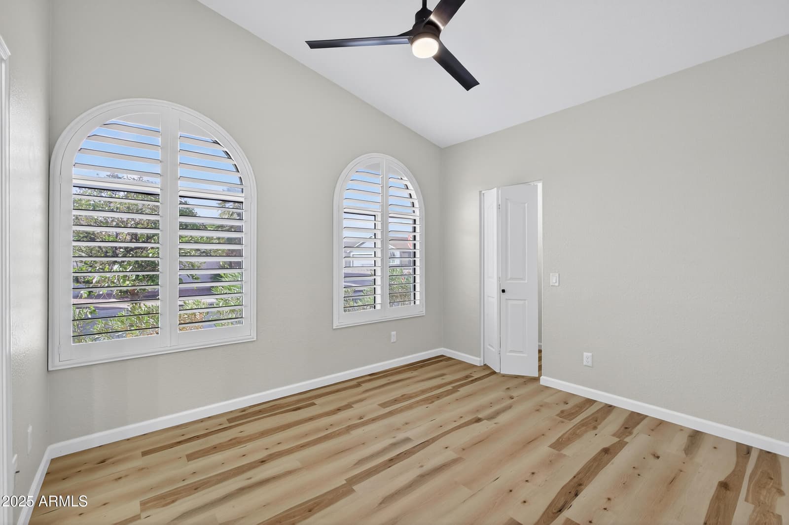 6831 S OAKMONT Drive, Chandler, AZ 85249 — photo 11 of 37
